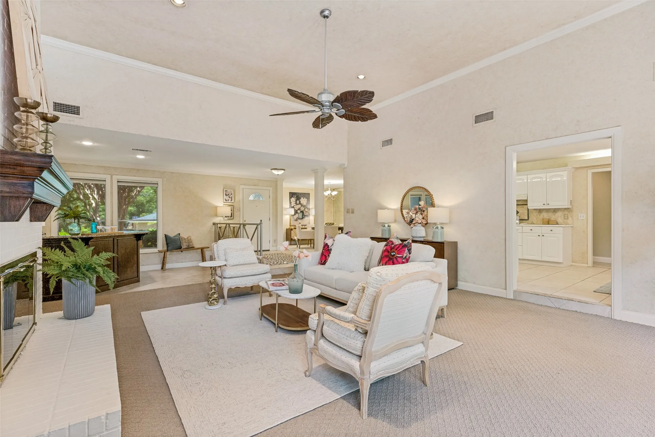 Single Family Residence For Sale in Tarrant County , 6 Crosslands Road, Benbrook, Texas 76132, 4 Bedroom, 3 Bathroom, 2 Garage spaces, 3,134 Sqft, built in 1974, mls#21343827, Real Estate Agent in Benbrook, Homes For Sale in Tarrant county, Homes For Sale in Benbrook, Realtor in Benbrook Texas, Real Estate Brokerage Independent Realty Texas, Luminita Cordes Realtor