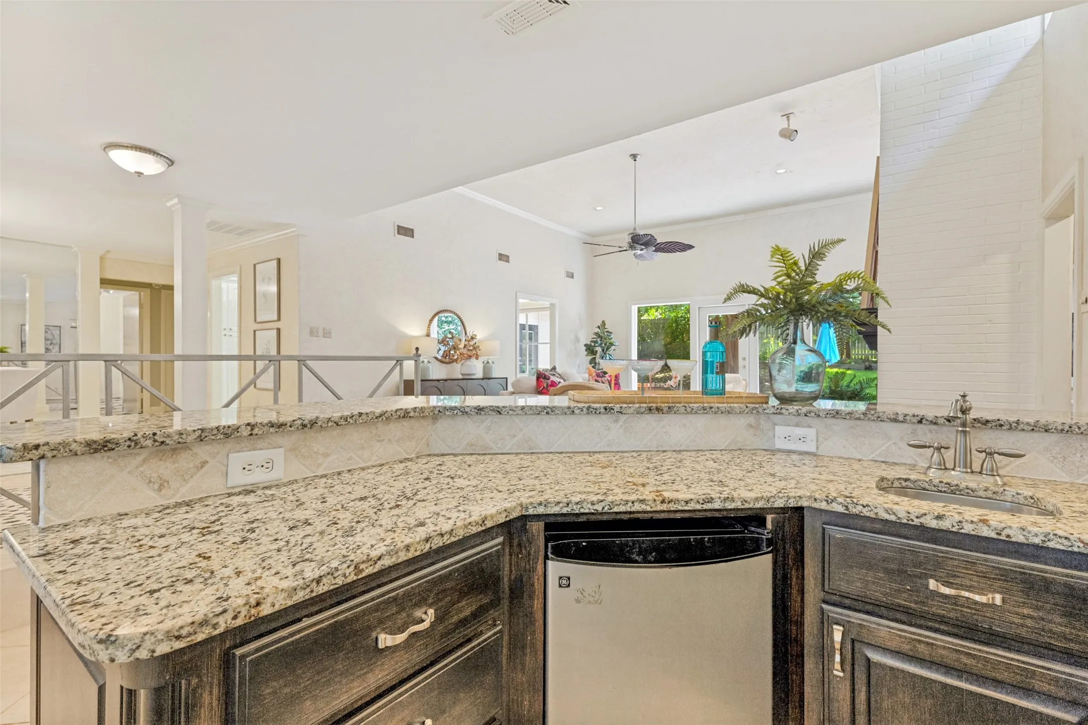 Single Family Residence For Sale in Tarrant County , 6 Crosslands Road, Benbrook, Texas 76132, 4 Bedroom, 3 Bathroom, 2 Garage spaces, 3,134 Sqft, built in 1974, mls#21343827, Real Estate Agent in Benbrook, Homes For Sale in Tarrant county, Homes For Sale in Benbrook, Realtor in Benbrook Texas, Real Estate Brokerage Independent Realty Texas, Luminita Cordes Realtor