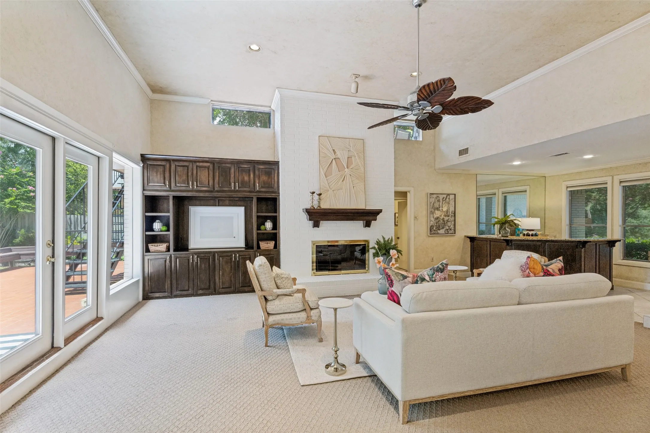Single Family Residence For Sale in Tarrant County , 6 Crosslands Road, Benbrook, Texas 76132, 4 Bedroom, 3 Bathroom, 2 Garage spaces, 3,134 Sqft, built in 1974, mls#21343827, Real Estate Agent in Benbrook, Homes For Sale in Tarrant county, Homes For Sale in Benbrook, Realtor in Benbrook Texas, Real Estate Brokerage Independent Realty Texas, Luminita Cordes Realtor