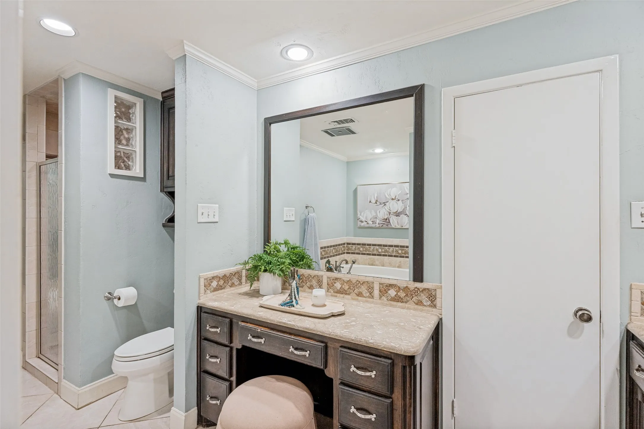 Single Family Residence For Sale in Tarrant County , 6 Crosslands Road, Benbrook, Texas 76132, 4 Bedroom, 3 Bathroom, 2 Garage spaces, 3,134 Sqft, built in 1974, mls#21343827, Real Estate Agent in Benbrook, Homes For Sale in Tarrant county, Homes For Sale in Benbrook, Realtor in Benbrook Texas, Real Estate Brokerage Independent Realty Texas, Luminita Cordes Realtor