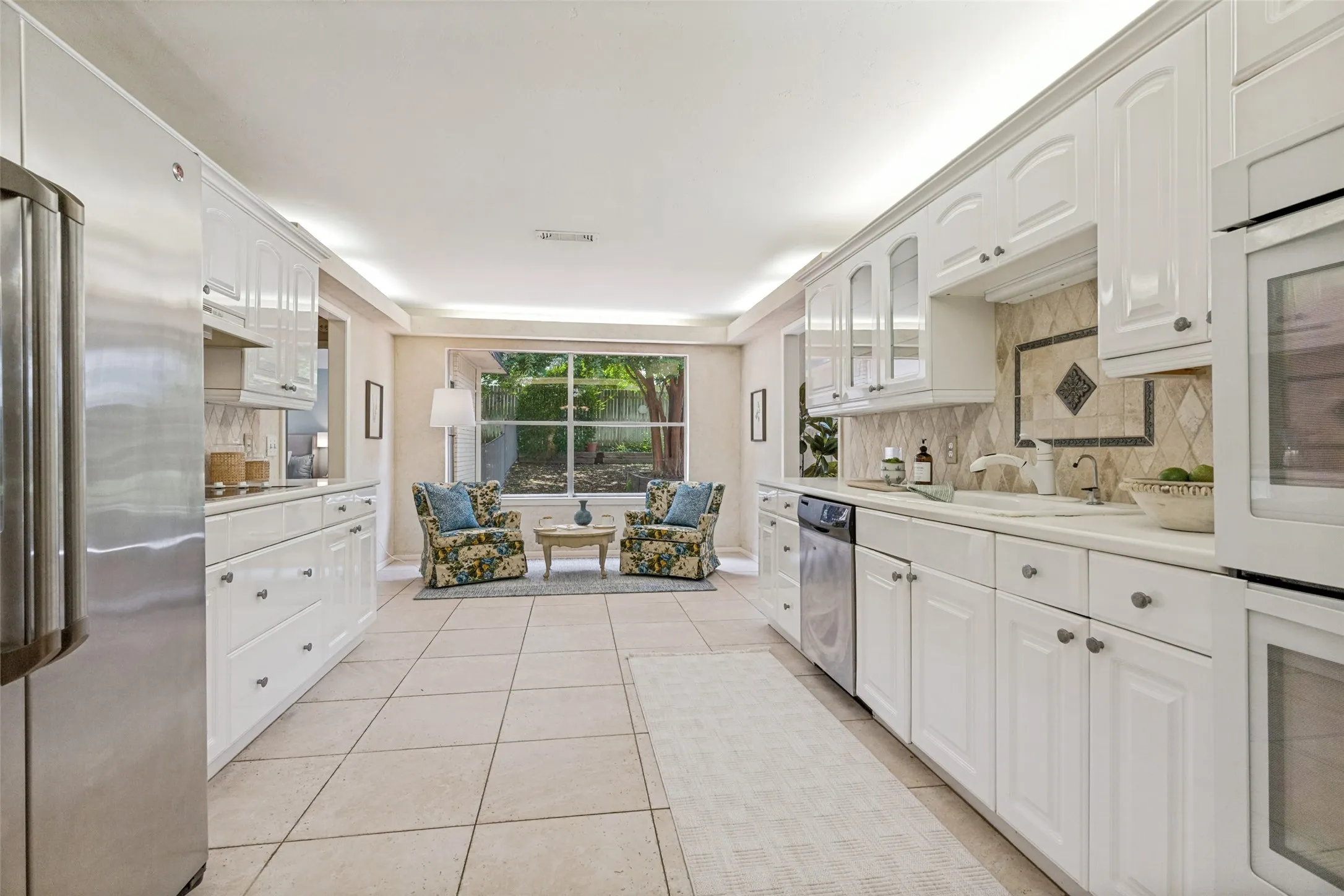 Single Family Residence For Sale in Tarrant County , 6 Crosslands Road, Benbrook, Texas 76132, 4 Bedroom, 3 Bathroom, 2 Garage spaces, 3,134 Sqft, built in 1974, mls#21343827, Real Estate Agent in Benbrook, Homes For Sale in Tarrant county, Homes For Sale in Benbrook, Realtor in Benbrook Texas, Real Estate Brokerage Independent Realty Texas, Luminita Cordes Realtor