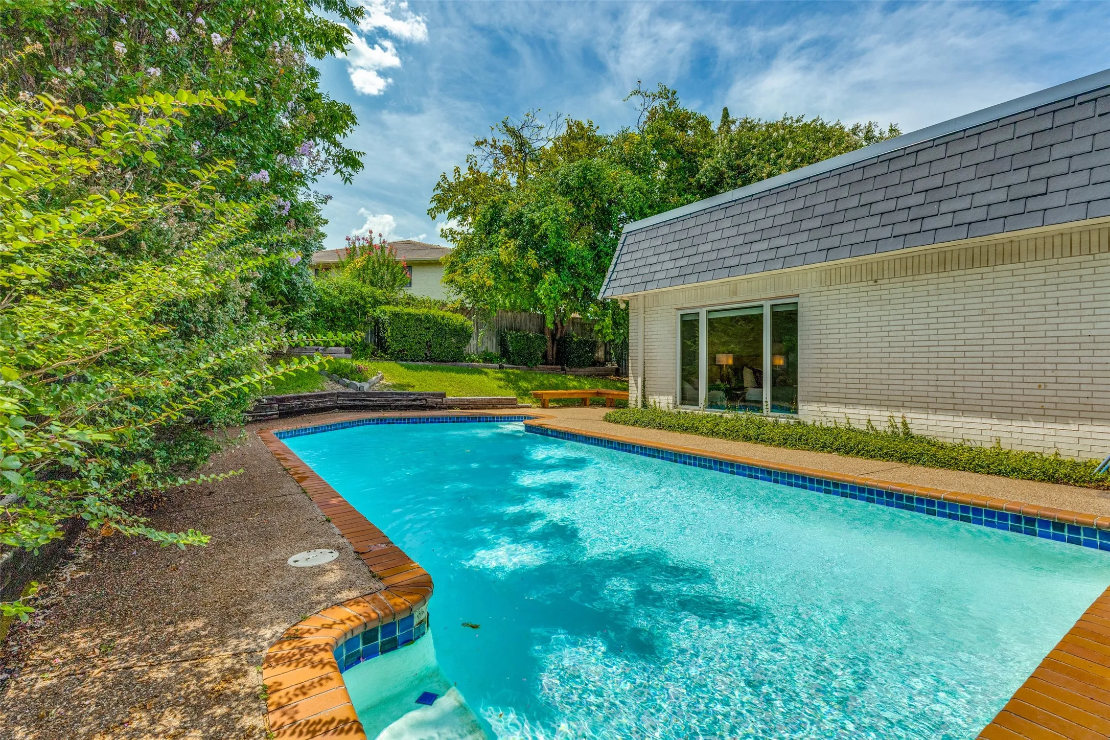 Single Family Residence For Sale in Tarrant County , 6 Crosslands Road, Benbrook, Texas 76132, 4 Bedroom, 3 Bathroom, 2 Garage spaces, 3,134 Sqft, built in 1974, mls#21343827, Real Estate Agent in Benbrook, Homes For Sale in Tarrant county, Homes For Sale in Benbrook, Realtor in Benbrook Texas, Real Estate Brokerage Independent Realty Texas, Luminita Cordes Realtor