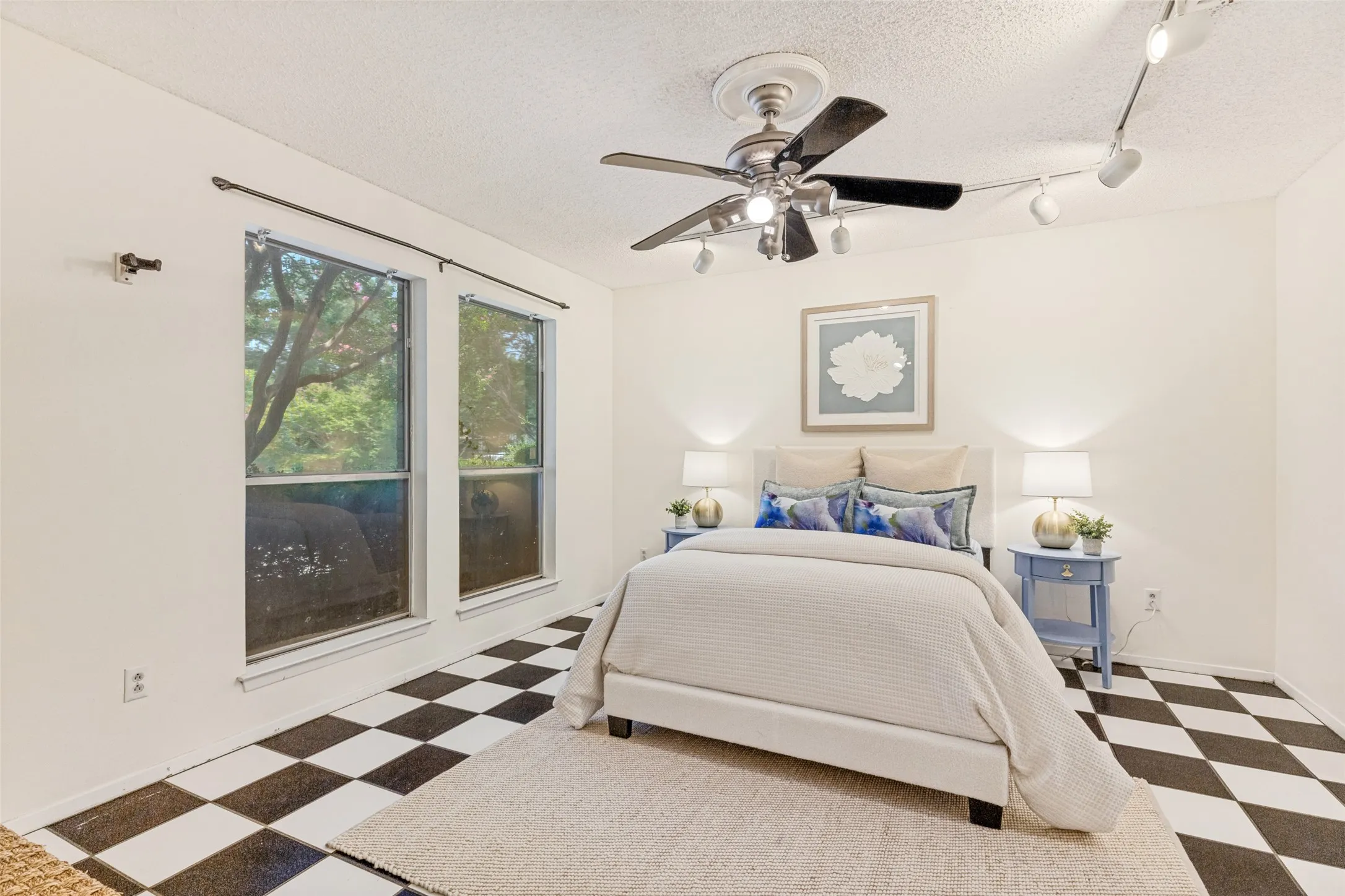 Single Family Residence For Sale in Tarrant County , 6 Crosslands Road, Benbrook, Texas 76132, 4 Bedroom, 3 Bathroom, 2 Garage spaces, 3,134 Sqft, built in 1974, mls#21343827, Real Estate Agent in Benbrook, Homes For Sale in Tarrant county, Homes For Sale in Benbrook, Realtor in Benbrook Texas, Real Estate Brokerage Independent Realty Texas, Luminita Cordes Realtor