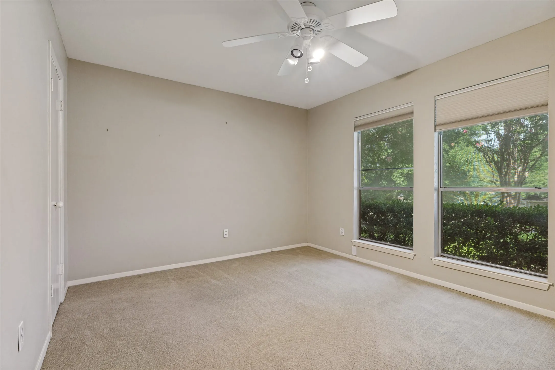 Single Family Residence For Sale in Tarrant County , 6 Crosslands Road, Benbrook, Texas 76132, 4 Bedroom, 3 Bathroom, 2 Garage spaces, 3,134 Sqft, built in 1974, mls#21343827, Real Estate Agent in Benbrook, Homes For Sale in Tarrant county, Homes For Sale in Benbrook, Realtor in Benbrook Texas, Real Estate Brokerage Independent Realty Texas, Luminita Cordes Realtor