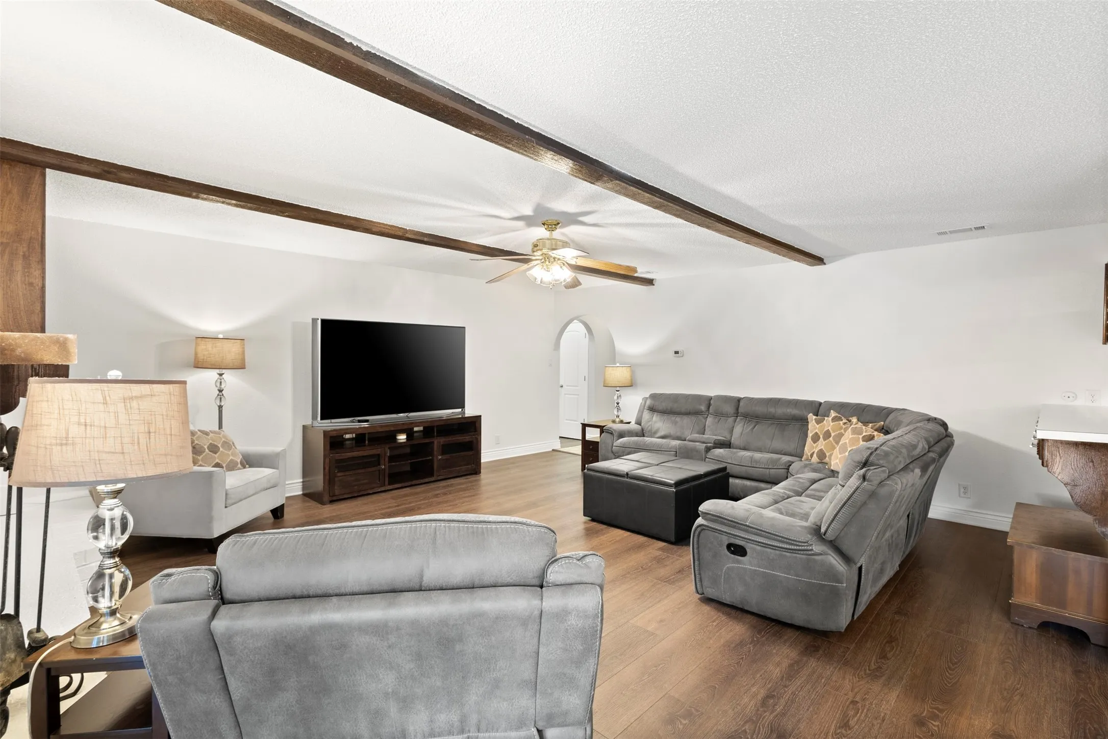 Single Family Residence For Sale in Tarrant County , 102 Walnut Way, Euless, Texas 76039, 4 Bedroom, 2 Bathroom, 2 Garage spaces, 2,146 Sqft, built in 1969, mls#21342197, Real Estate Agent in Euless, Homes For Sale in Tarrant county, Homes For Sale in Euless, Realtor in Euless Texas, Real Estate Brokerage Independent Realty Texas, Luminita Cordes Realtor