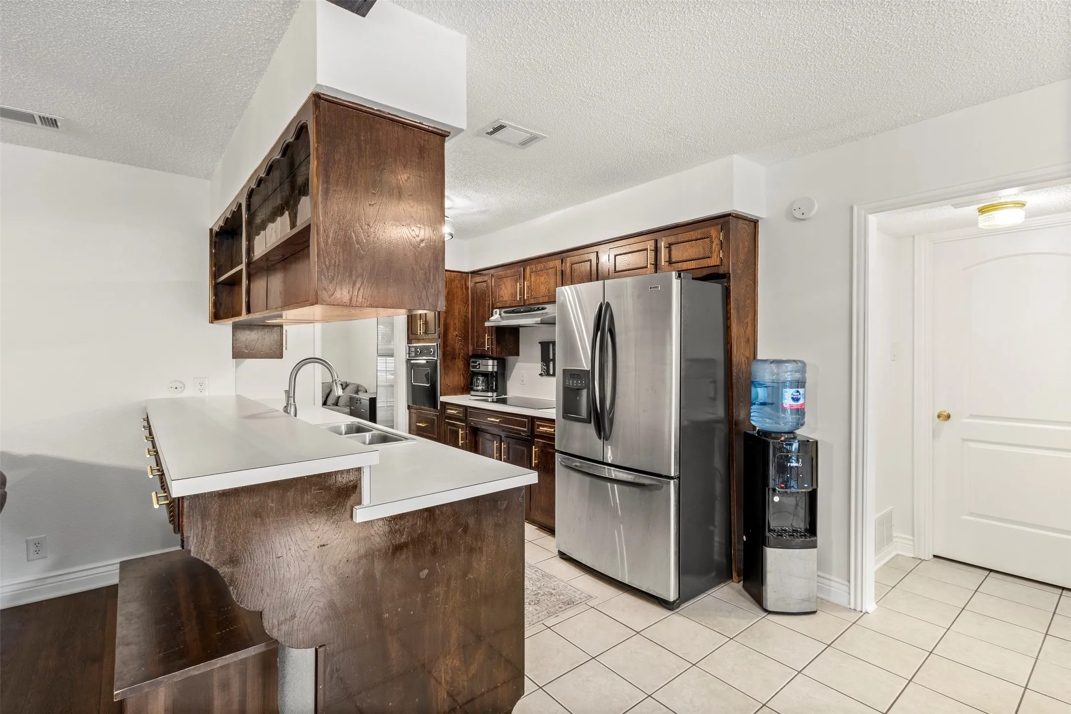 Single Family Residence For Sale in Tarrant County , 102 Walnut Way, Euless, Texas 76039, 4 Bedroom, 2 Bathroom, 2 Garage spaces, 2,146 Sqft, built in 1969, mls#21342197, Real Estate Agent in Euless, Homes For Sale in Tarrant county, Homes For Sale in Euless, Realtor in Euless Texas, Real Estate Brokerage Independent Realty Texas, Luminita Cordes Realtor