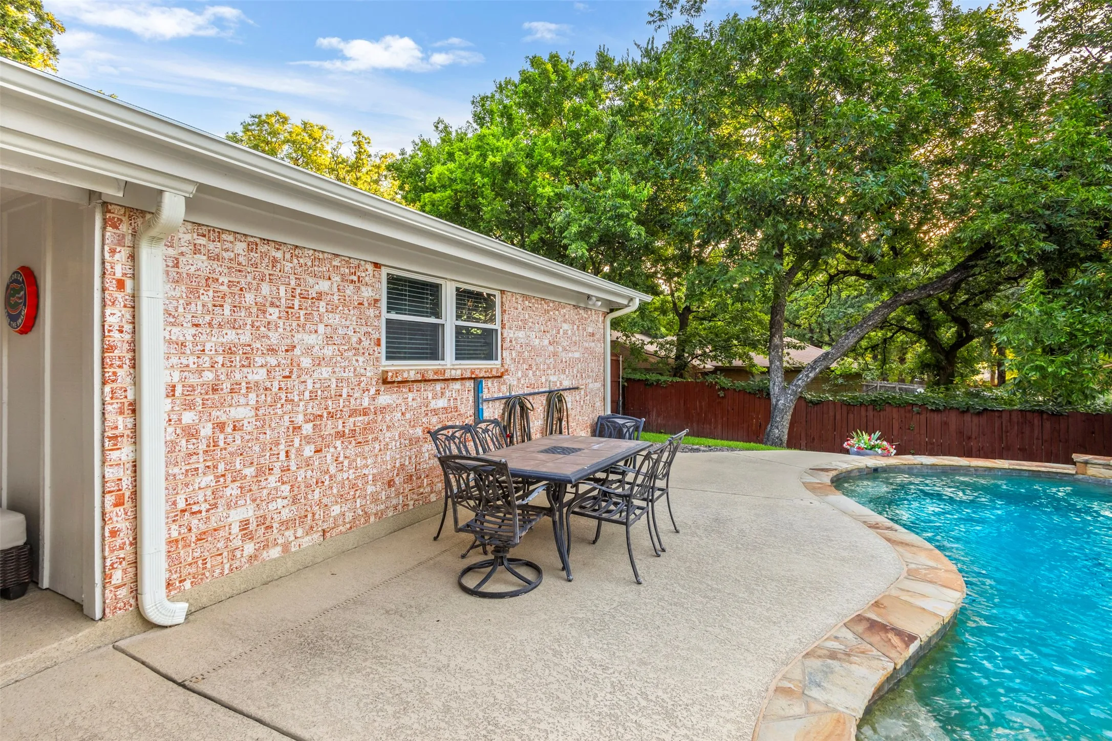Single Family Residence For Sale in Tarrant County , 102 Walnut Way, Euless, Texas 76039, 4 Bedroom, 2 Bathroom, 2 Garage spaces, 2,146 Sqft, built in 1969, mls#21342197, Real Estate Agent in Euless, Homes For Sale in Tarrant county, Homes For Sale in Euless, Realtor in Euless Texas, Real Estate Brokerage Independent Realty Texas, Luminita Cordes Realtor