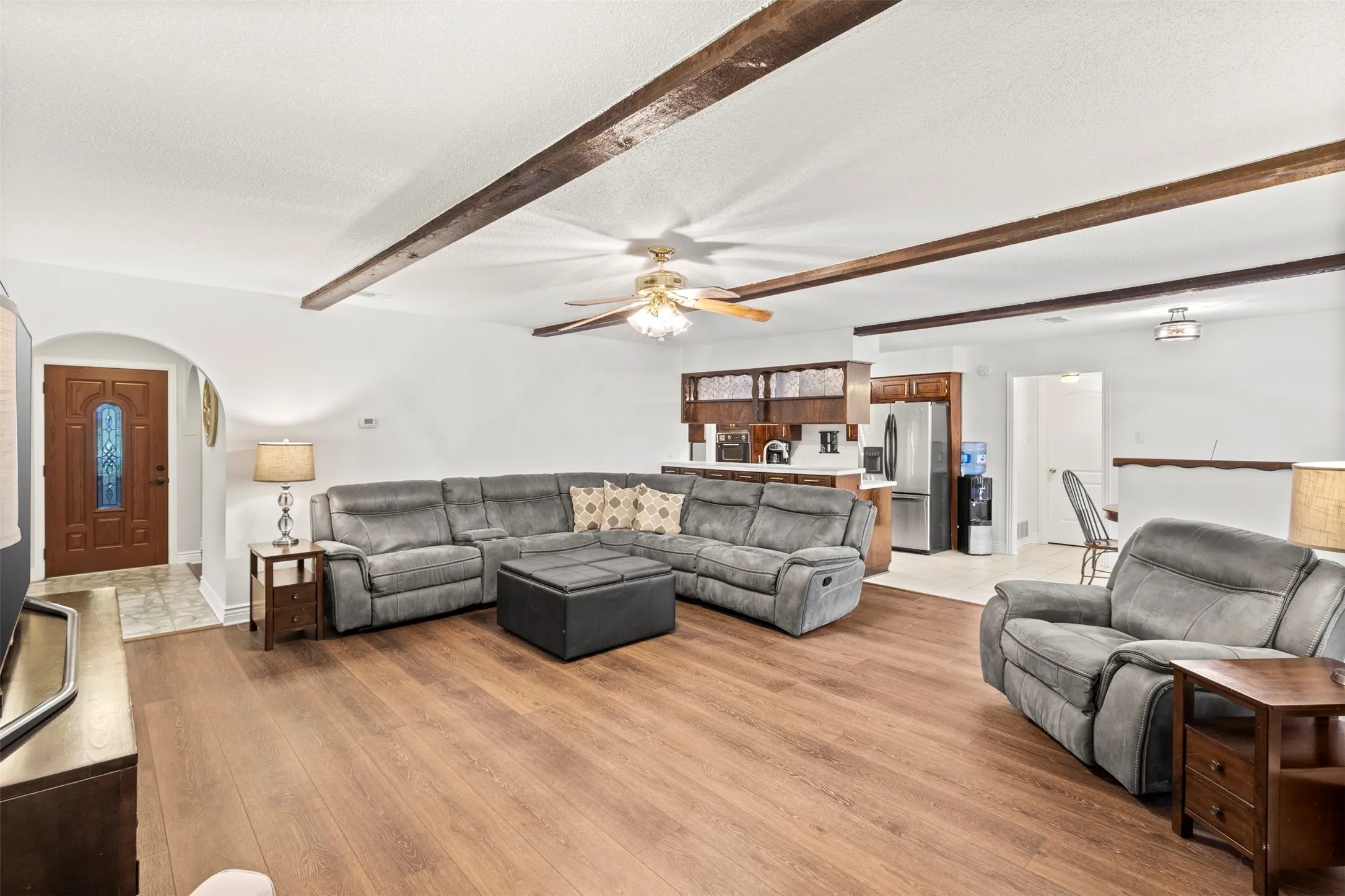 Single Family Residence For Sale in Tarrant County , 102 Walnut Way, Euless, Texas 76039, 4 Bedroom, 2 Bathroom, 2 Garage spaces, 2,146 Sqft, built in 1969, mls#21342197, Real Estate Agent in Euless, Homes For Sale in Tarrant county, Homes For Sale in Euless, Realtor in Euless Texas, Real Estate Brokerage Independent Realty Texas, Luminita Cordes Realtor