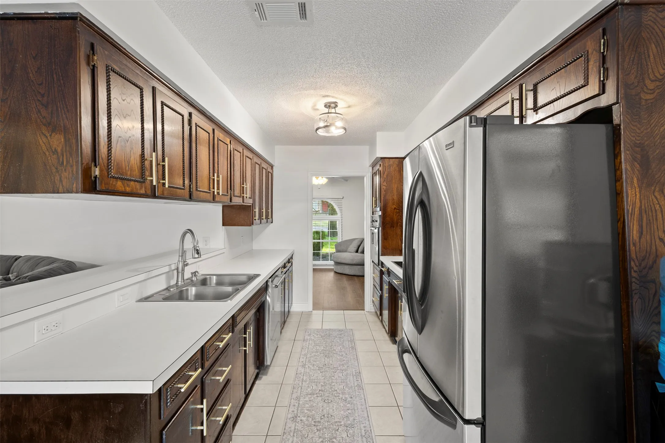 Single Family Residence For Sale in Tarrant County , 102 Walnut Way, Euless, Texas 76039, 4 Bedroom, 2 Bathroom, 2 Garage spaces, 2,146 Sqft, built in 1969, mls#21342197, Real Estate Agent in Euless, Homes For Sale in Tarrant county, Homes For Sale in Euless, Realtor in Euless Texas, Real Estate Brokerage Independent Realty Texas, Luminita Cordes Realtor