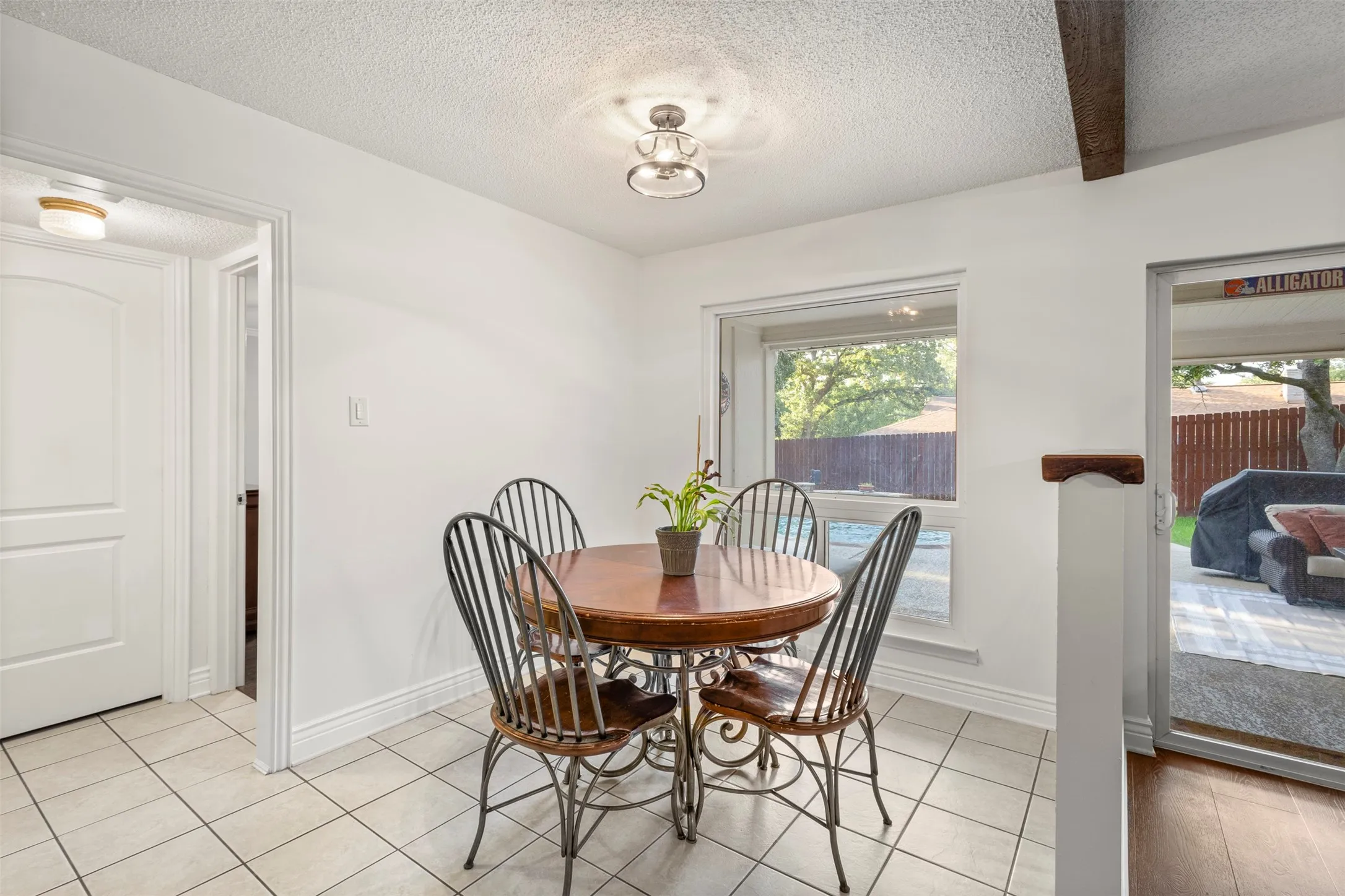 Single Family Residence For Sale in Tarrant County , 102 Walnut Way, Euless, Texas 76039, 4 Bedroom, 2 Bathroom, 2 Garage spaces, 2,146 Sqft, built in 1969, mls#21342197, Real Estate Agent in Euless, Homes For Sale in Tarrant county, Homes For Sale in Euless, Realtor in Euless Texas, Real Estate Brokerage Independent Realty Texas, Luminita Cordes Realtor