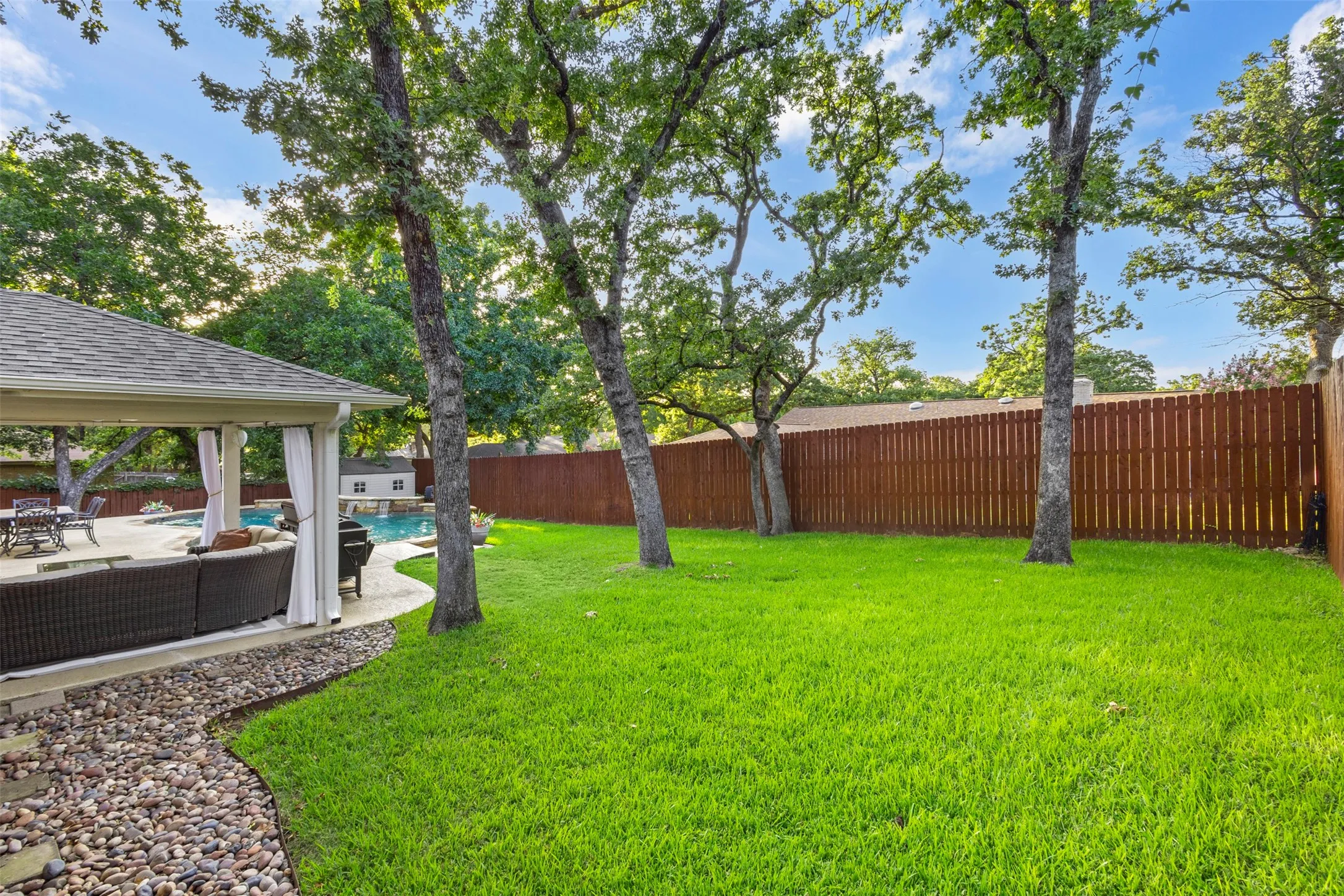 Single Family Residence For Sale in Tarrant County , 102 Walnut Way, Euless, Texas 76039, 4 Bedroom, 2 Bathroom, 2 Garage spaces, 2,146 Sqft, built in 1969, mls#21342197, Real Estate Agent in Euless, Homes For Sale in Tarrant county, Homes For Sale in Euless, Realtor in Euless Texas, Real Estate Brokerage Independent Realty Texas, Luminita Cordes Realtor