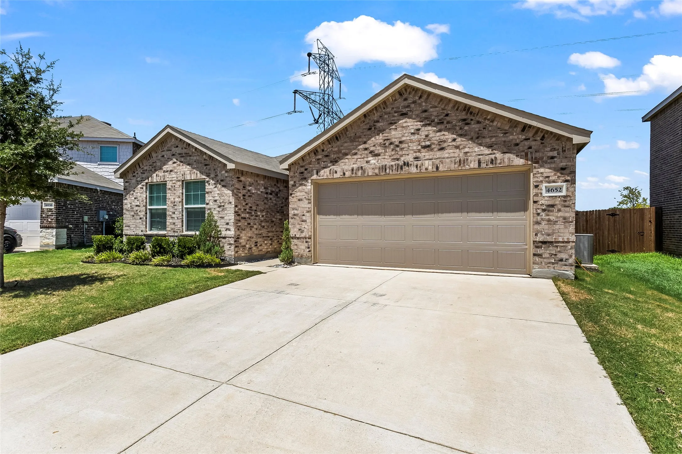 Single Family Residence For Sale in Tarrant County , 4652 Benham Drive, Fort Worth, Texas 76036, 3 Bedroom, 2 Bathroom, 2 Garage spaces, 1,621 Sqft, built in 2022, mls#21346254, Real Estate Agent in Fort Worth, Homes For Sale in Tarrant county, Homes For Sale in Fort Worth, Realtor in Fort Worth Texas, Real Estate Brokerage Independent Realty Texas, Luminita Cordes Realtor