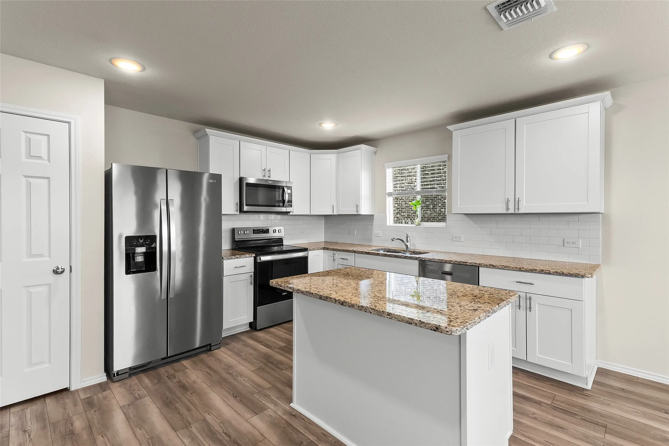 Single Family Residence For Sale in Tarrant County , 4652 Benham Drive, Fort Worth, Texas 76036, 3 Bedroom, 2 Bathroom, 2 Garage spaces, 1,621 Sqft, built in 2022, mls#21346254, Real Estate Agent in Fort Worth, Homes For Sale in Tarrant county, Homes For Sale in Fort Worth, Realtor in Fort Worth Texas, Real Estate Brokerage Independent Realty Texas, Luminita Cordes Realtor