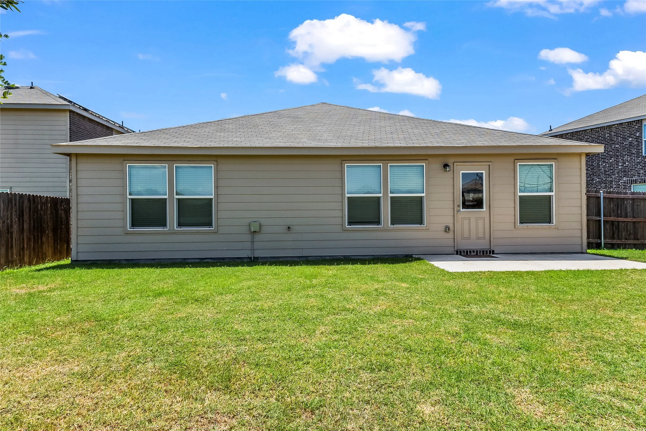 Single Family Residence For Sale in Tarrant County , 4652 Benham Drive, Fort Worth, Texas 76036, 3 Bedroom, 2 Bathroom, 2 Garage spaces, 1,621 Sqft, built in 2022, mls#21346254, Real Estate Agent in Fort Worth, Homes For Sale in Tarrant county, Homes For Sale in Fort Worth, Realtor in Fort Worth Texas, Real Estate Brokerage Independent Realty Texas, Luminita Cordes Realtor