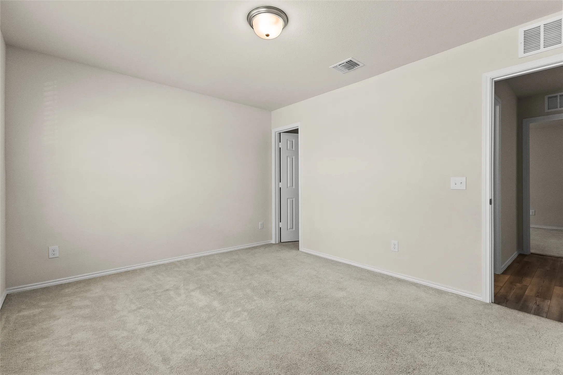 Single Family Residence For Sale in Tarrant County , 4652 Benham Drive, Fort Worth, Texas 76036, 3 Bedroom, 2 Bathroom, 2 Garage spaces, 1,621 Sqft, built in 2022, mls#21346254, Real Estate Agent in Fort Worth, Homes For Sale in Tarrant county, Homes For Sale in Fort Worth, Realtor in Fort Worth Texas, Real Estate Brokerage Independent Realty Texas, Luminita Cordes Realtor