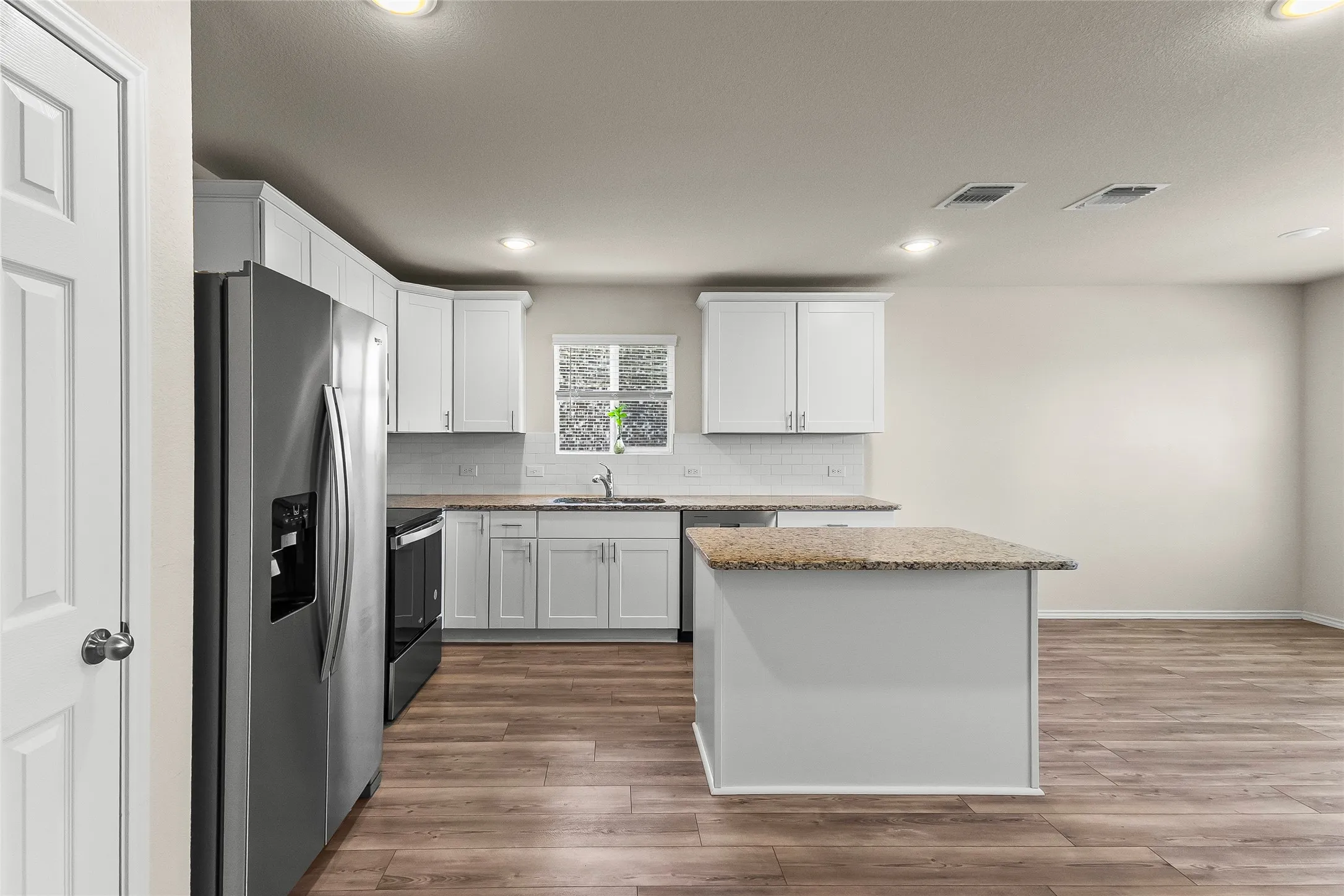 Single Family Residence For Sale in Tarrant County , 4652 Benham Drive, Fort Worth, Texas 76036, 3 Bedroom, 2 Bathroom, 2 Garage spaces, 1,621 Sqft, built in 2022, mls#21346254, Real Estate Agent in Fort Worth, Homes For Sale in Tarrant county, Homes For Sale in Fort Worth, Realtor in Fort Worth Texas, Real Estate Brokerage Independent Realty Texas, Luminita Cordes Realtor