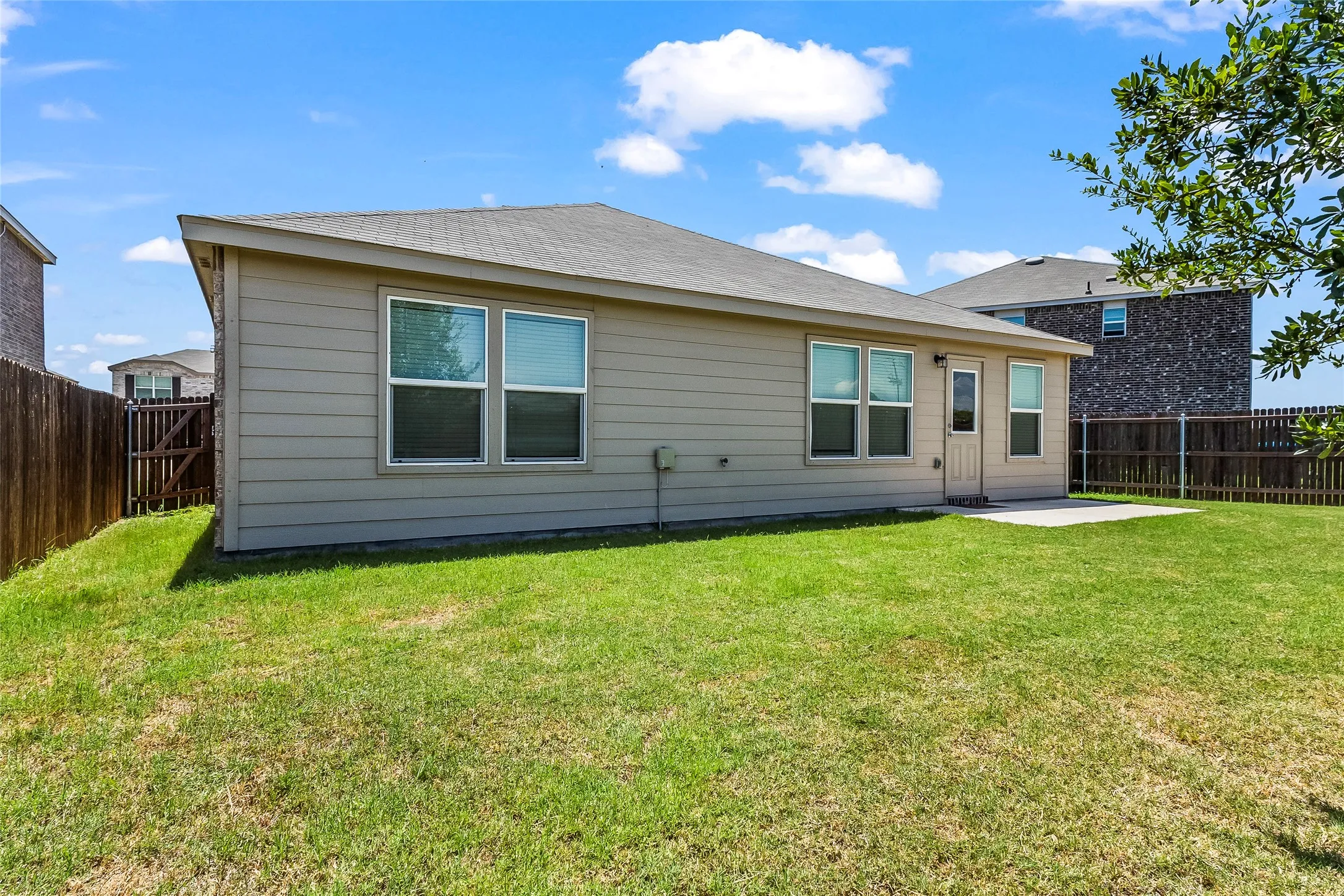 Single Family Residence For Sale in Tarrant County , 4652 Benham Drive, Fort Worth, Texas 76036, 3 Bedroom, 2 Bathroom, 2 Garage spaces, 1,621 Sqft, built in 2022, mls#21346254, Real Estate Agent in Fort Worth, Homes For Sale in Tarrant county, Homes For Sale in Fort Worth, Realtor in Fort Worth Texas, Real Estate Brokerage Independent Realty Texas, Luminita Cordes Realtor