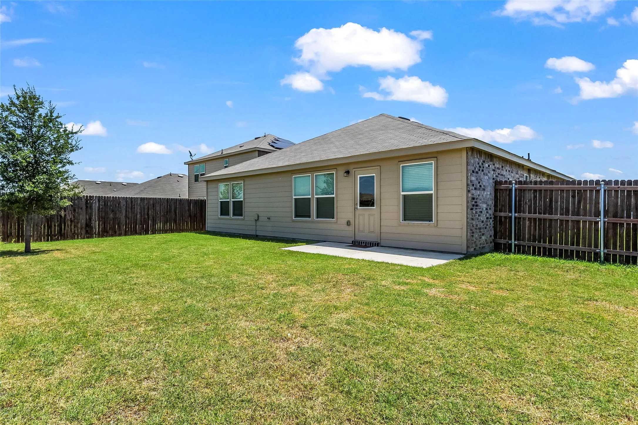 Single Family Residence For Sale in Tarrant County , 4652 Benham Drive, Fort Worth, Texas 76036, 3 Bedroom, 2 Bathroom, 2 Garage spaces, 1,621 Sqft, built in 2022, mls#21346254, Real Estate Agent in Fort Worth, Homes For Sale in Tarrant county, Homes For Sale in Fort Worth, Realtor in Fort Worth Texas, Real Estate Brokerage Independent Realty Texas, Luminita Cordes Realtor