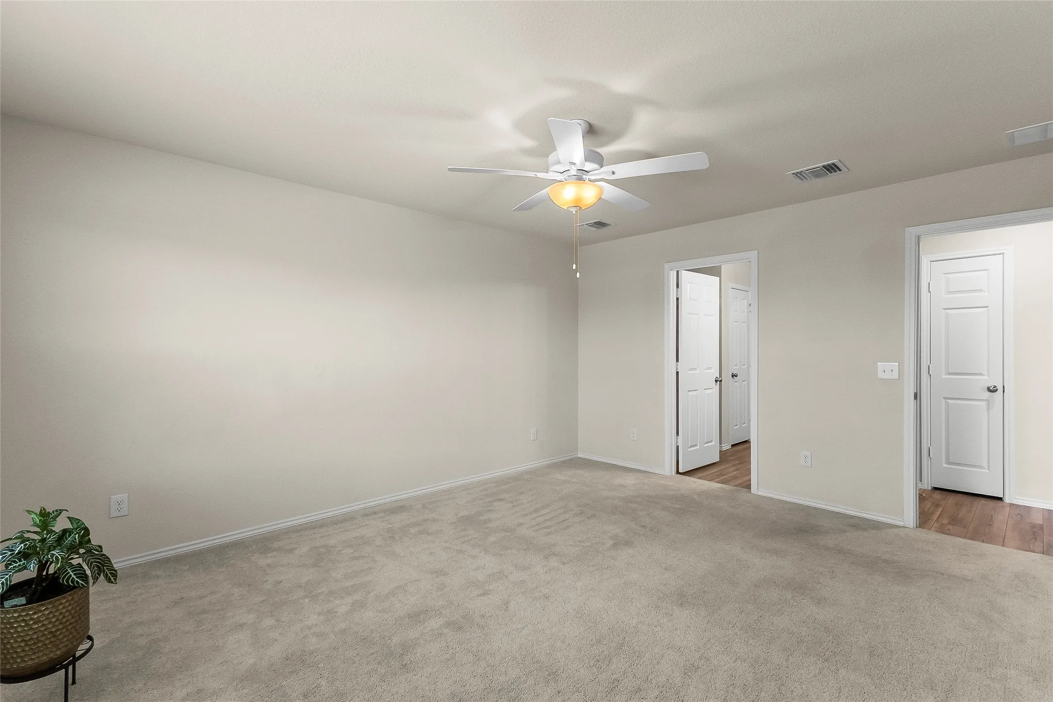 Single Family Residence For Sale in Tarrant County , 4652 Benham Drive, Fort Worth, Texas 76036, 3 Bedroom, 2 Bathroom, 2 Garage spaces, 1,621 Sqft, built in 2022, mls#21346254, Real Estate Agent in Fort Worth, Homes For Sale in Tarrant county, Homes For Sale in Fort Worth, Realtor in Fort Worth Texas, Real Estate Brokerage Independent Realty Texas, Luminita Cordes Realtor
