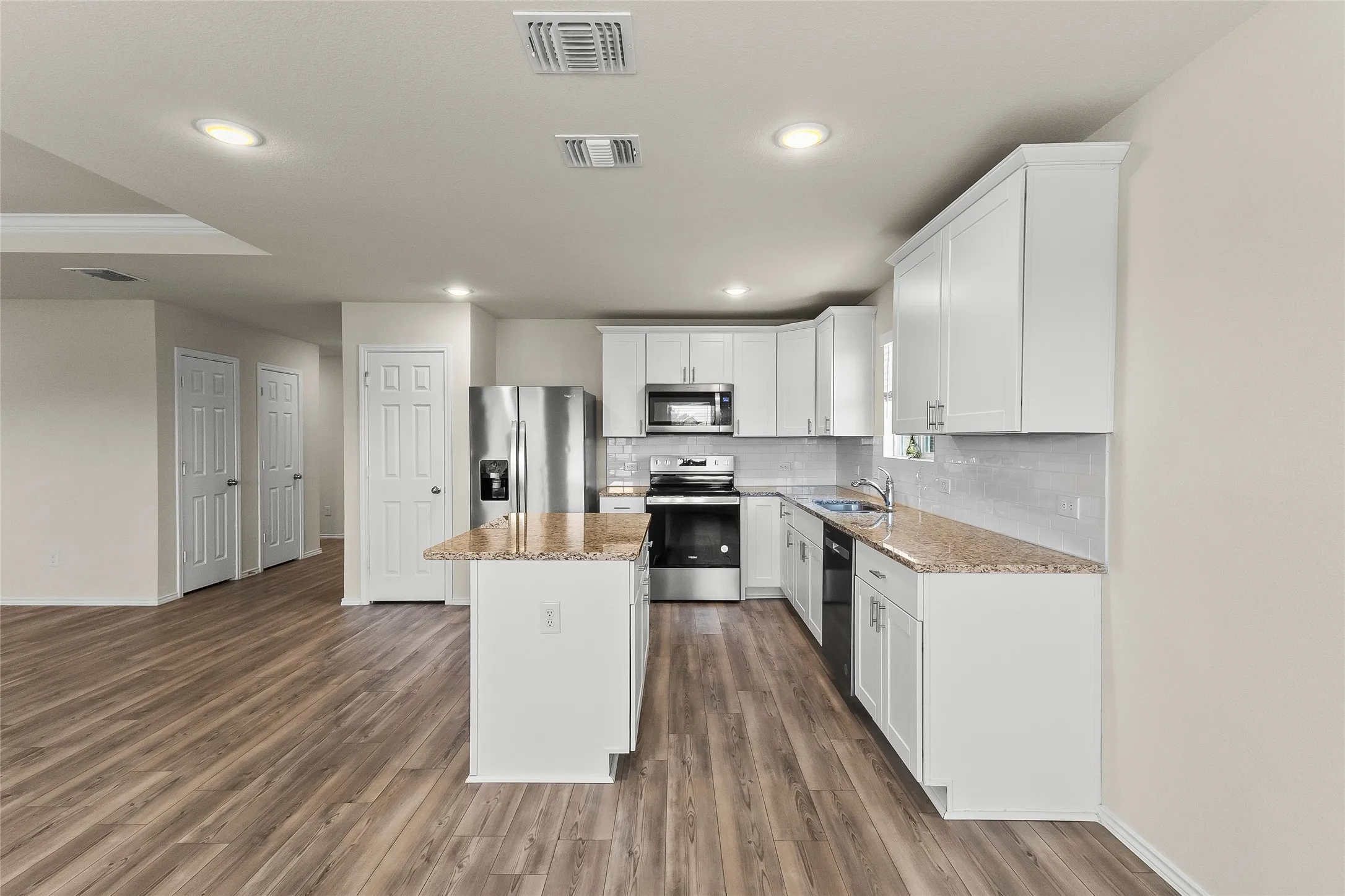Single Family Residence For Sale in Tarrant County , 4652 Benham Drive, Fort Worth, Texas 76036, 3 Bedroom, 2 Bathroom, 2 Garage spaces, 1,621 Sqft, built in 2022, mls#21346254, Real Estate Agent in Fort Worth, Homes For Sale in Tarrant county, Homes For Sale in Fort Worth, Realtor in Fort Worth Texas, Real Estate Brokerage Independent Realty Texas, Luminita Cordes Realtor