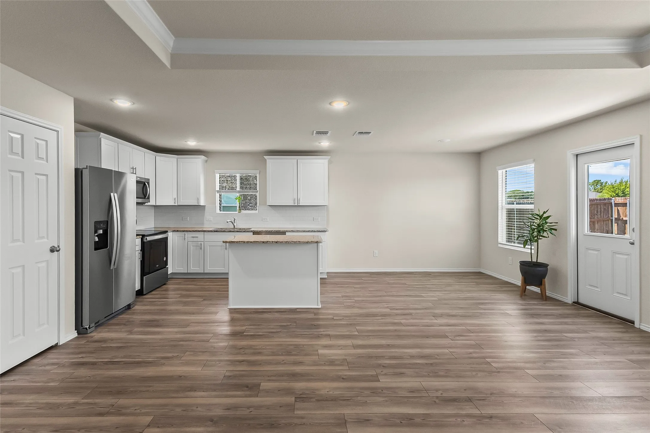 Single Family Residence For Sale in Tarrant County , 4652 Benham Drive, Fort Worth, Texas 76036, 3 Bedroom, 2 Bathroom, 2 Garage spaces, 1,621 Sqft, built in 2022, mls#21346254, Real Estate Agent in Fort Worth, Homes For Sale in Tarrant county, Homes For Sale in Fort Worth, Realtor in Fort Worth Texas, Real Estate Brokerage Independent Realty Texas, Luminita Cordes Realtor