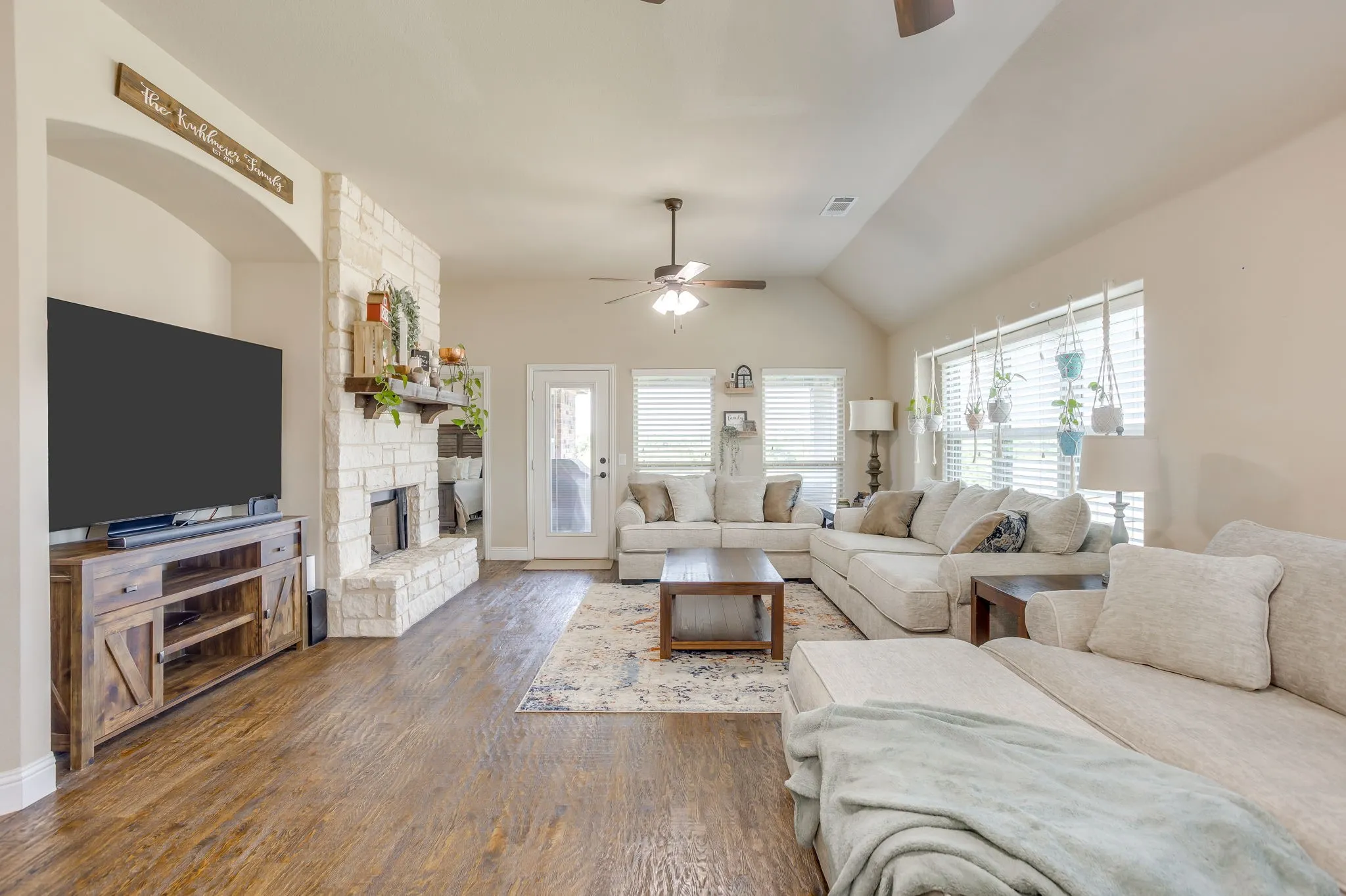 Single Family Residence For Sale in Parker County , 106 Hannah Court, Weatherford, Texas 76085, 4 Bedroom, 2 Bathroom, 2 Garage spaces, 1,879 Sqft, built in 2016, mls#21344035, Real Estate Agent in Weatherford, Homes For Sale in Parker county, Homes For Sale in Weatherford, Realtor in Weatherford Texas, Real Estate Brokerage Independent Realty Texas, Luminita Cordes Realtor
