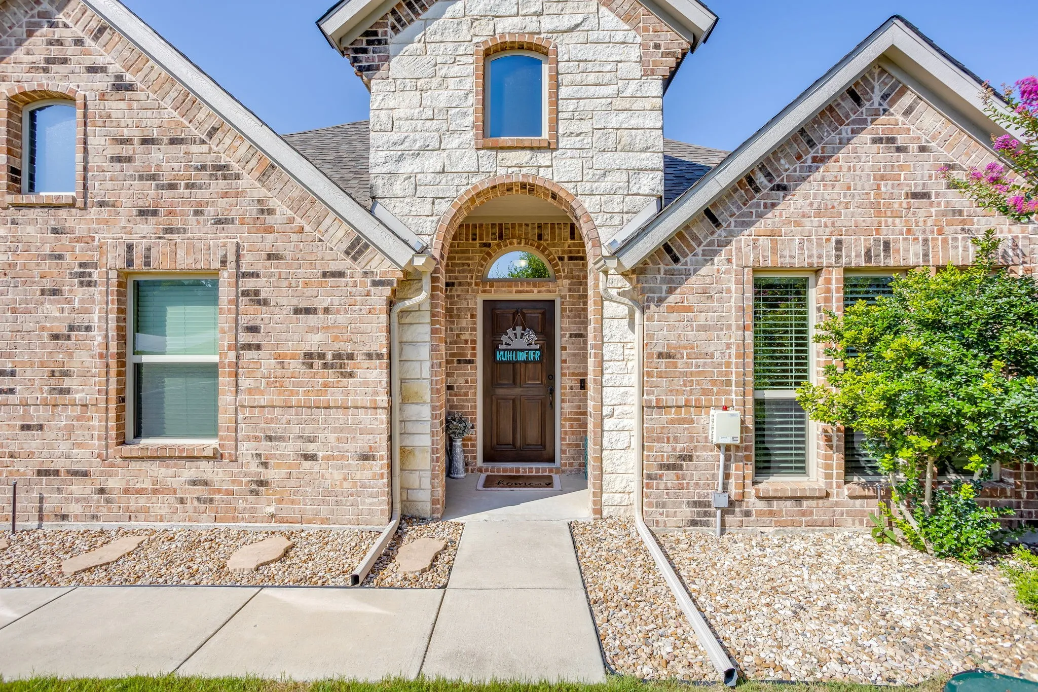Single Family Residence For Sale in Parker County , 106 Hannah Court, Weatherford, Texas 76085, 4 Bedroom, 2 Bathroom, 2 Garage spaces, 1,879 Sqft, built in 2016, mls#21344035, Real Estate Agent in Weatherford, Homes For Sale in Parker county, Homes For Sale in Weatherford, Realtor in Weatherford Texas, Real Estate Brokerage Independent Realty Texas, Luminita Cordes Realtor