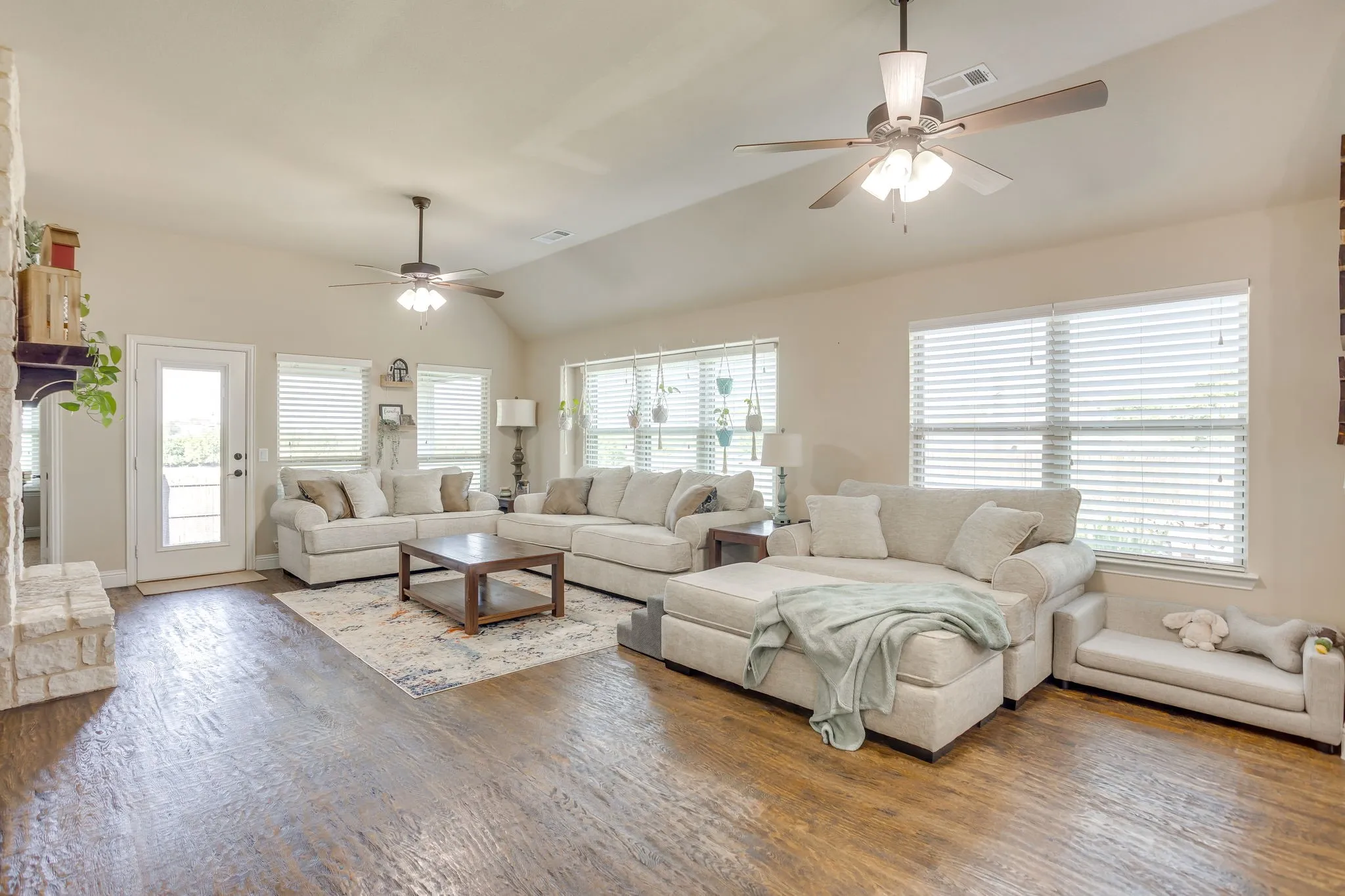 Single Family Residence For Sale in Parker County , 106 Hannah Court, Weatherford, Texas 76085, 4 Bedroom, 2 Bathroom, 2 Garage spaces, 1,879 Sqft, built in 2016, mls#21344035, Real Estate Agent in Weatherford, Homes For Sale in Parker county, Homes For Sale in Weatherford, Realtor in Weatherford Texas, Real Estate Brokerage Independent Realty Texas, Luminita Cordes Realtor