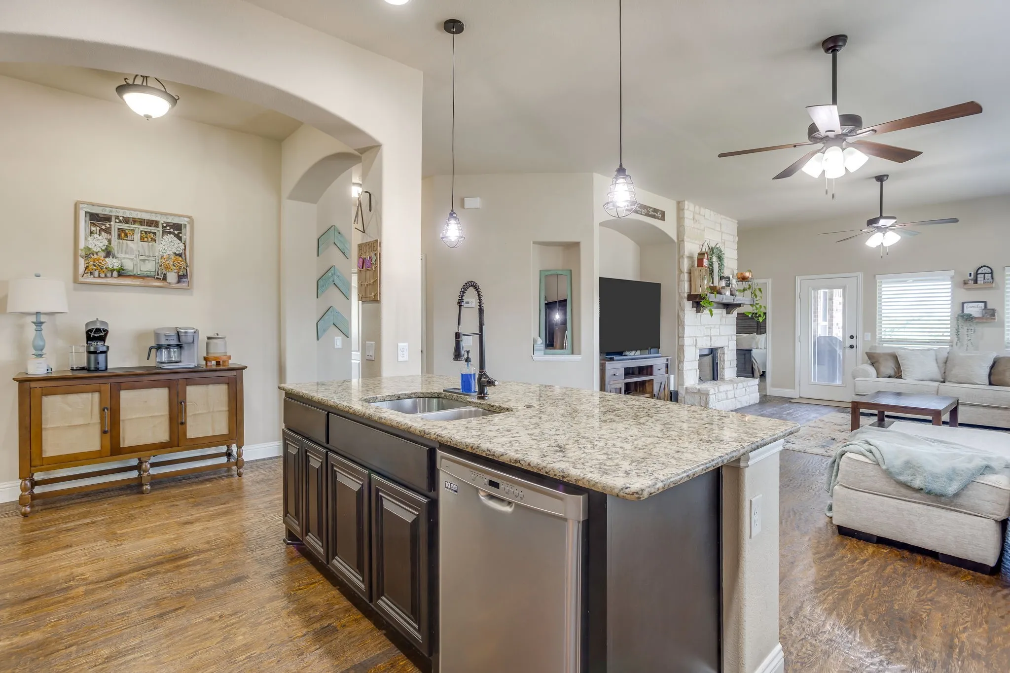 Single Family Residence For Sale in Parker County , 106 Hannah Court, Weatherford, Texas 76085, 4 Bedroom, 2 Bathroom, 2 Garage spaces, 1,879 Sqft, built in 2016, mls#21344035, Real Estate Agent in Weatherford, Homes For Sale in Parker county, Homes For Sale in Weatherford, Realtor in Weatherford Texas, Real Estate Brokerage Independent Realty Texas, Luminita Cordes Realtor