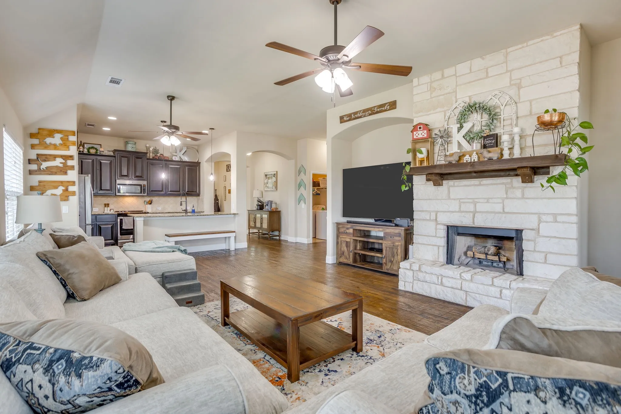 Single Family Residence For Sale in Parker County , 106 Hannah Court, Weatherford, Texas 76085, 4 Bedroom, 2 Bathroom, 2 Garage spaces, 1,879 Sqft, built in 2016, mls#21344035, Real Estate Agent in Weatherford, Homes For Sale in Parker county, Homes For Sale in Weatherford, Realtor in Weatherford Texas, Real Estate Brokerage Independent Realty Texas, Luminita Cordes Realtor