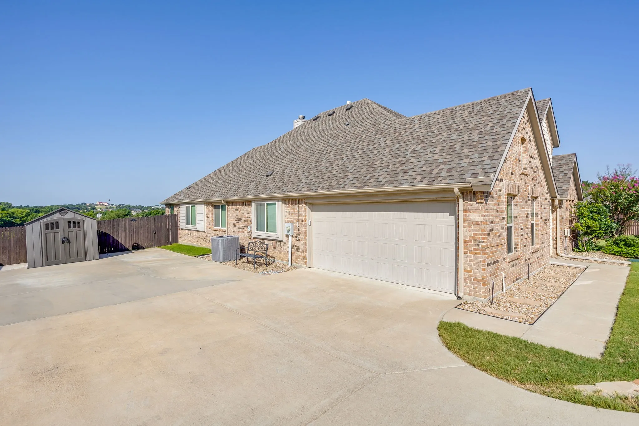 Single Family Residence For Sale in Parker County , 106 Hannah Court, Weatherford, Texas 76085, 4 Bedroom, 2 Bathroom, 2 Garage spaces, 1,879 Sqft, built in 2016, mls#21344035, Real Estate Agent in Weatherford, Homes For Sale in Parker county, Homes For Sale in Weatherford, Realtor in Weatherford Texas, Real Estate Brokerage Independent Realty Texas, Luminita Cordes Realtor