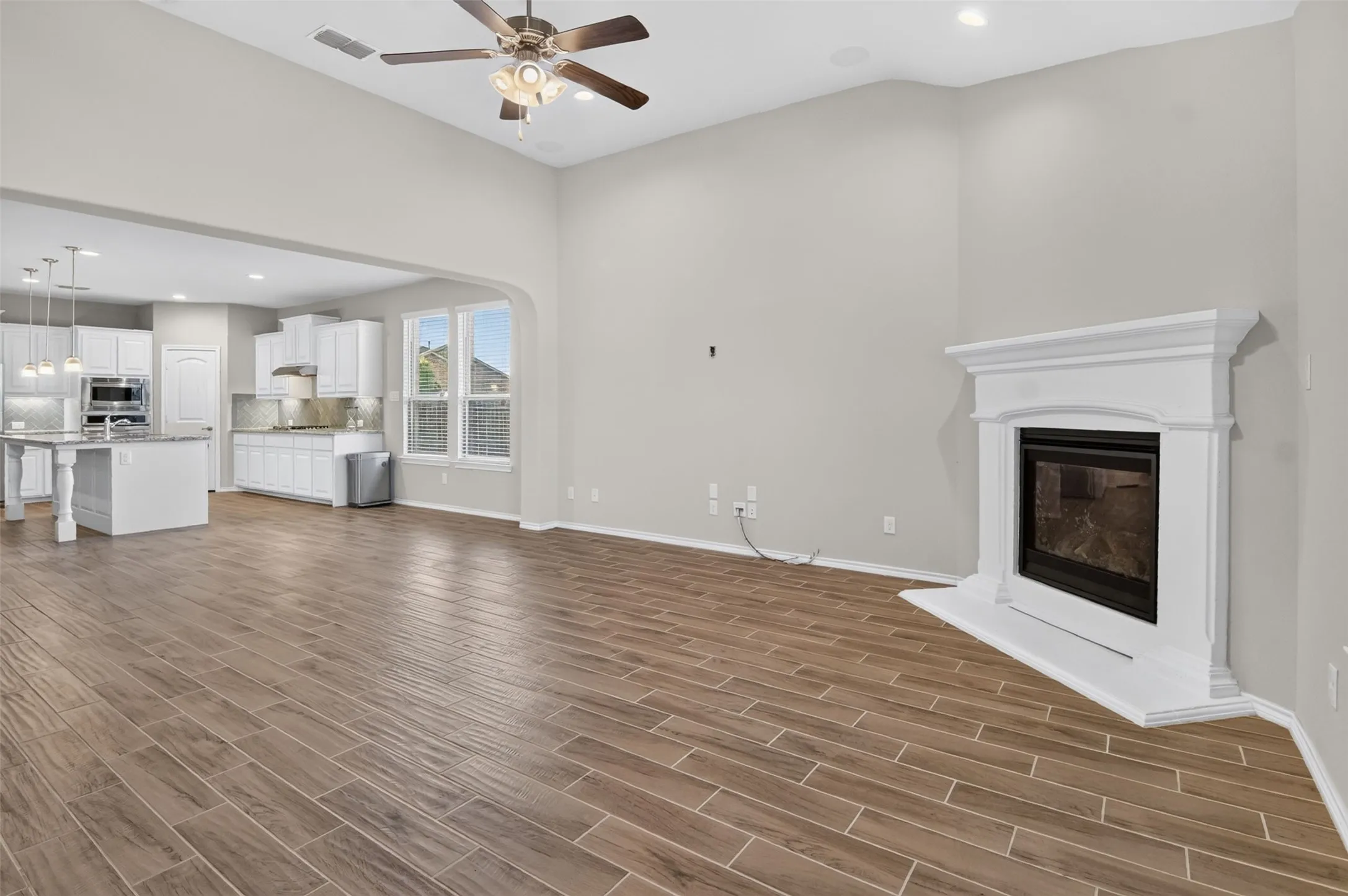 Single Family Residence For Sale in Tarrant County , 1220 Beestone Drive, Saginaw, Texas 76131, 4 Bedroom, 3 Bathroom, 3 Garage spaces, 3,001 Sqft, built in 2018, mls#21345177, Real Estate Agent in Saginaw, Homes For Sale in Tarrant county, Homes For Sale in Saginaw, Realtor in Saginaw Texas, Real Estate Brokerage Independent Realty Texas, Luminita Cordes Realtor