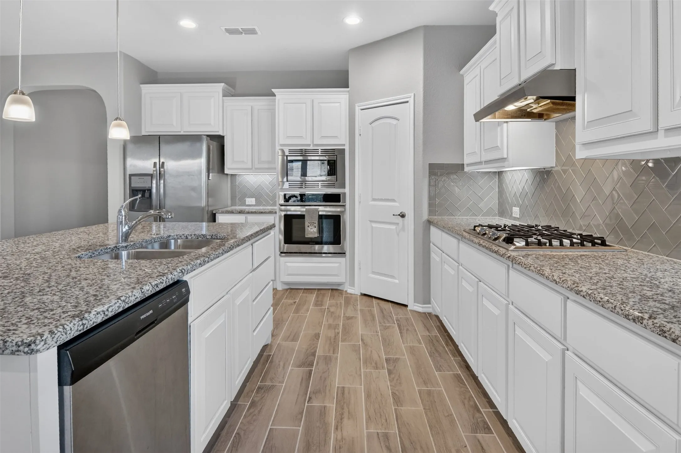 Single Family Residence For Sale in Tarrant County , 1220 Beestone Drive, Saginaw, Texas 76131, 4 Bedroom, 3 Bathroom, 3 Garage spaces, 3,001 Sqft, built in 2018, mls#21345177, Real Estate Agent in Saginaw, Homes For Sale in Tarrant county, Homes For Sale in Saginaw, Realtor in Saginaw Texas, Real Estate Brokerage Independent Realty Texas, Luminita Cordes Realtor