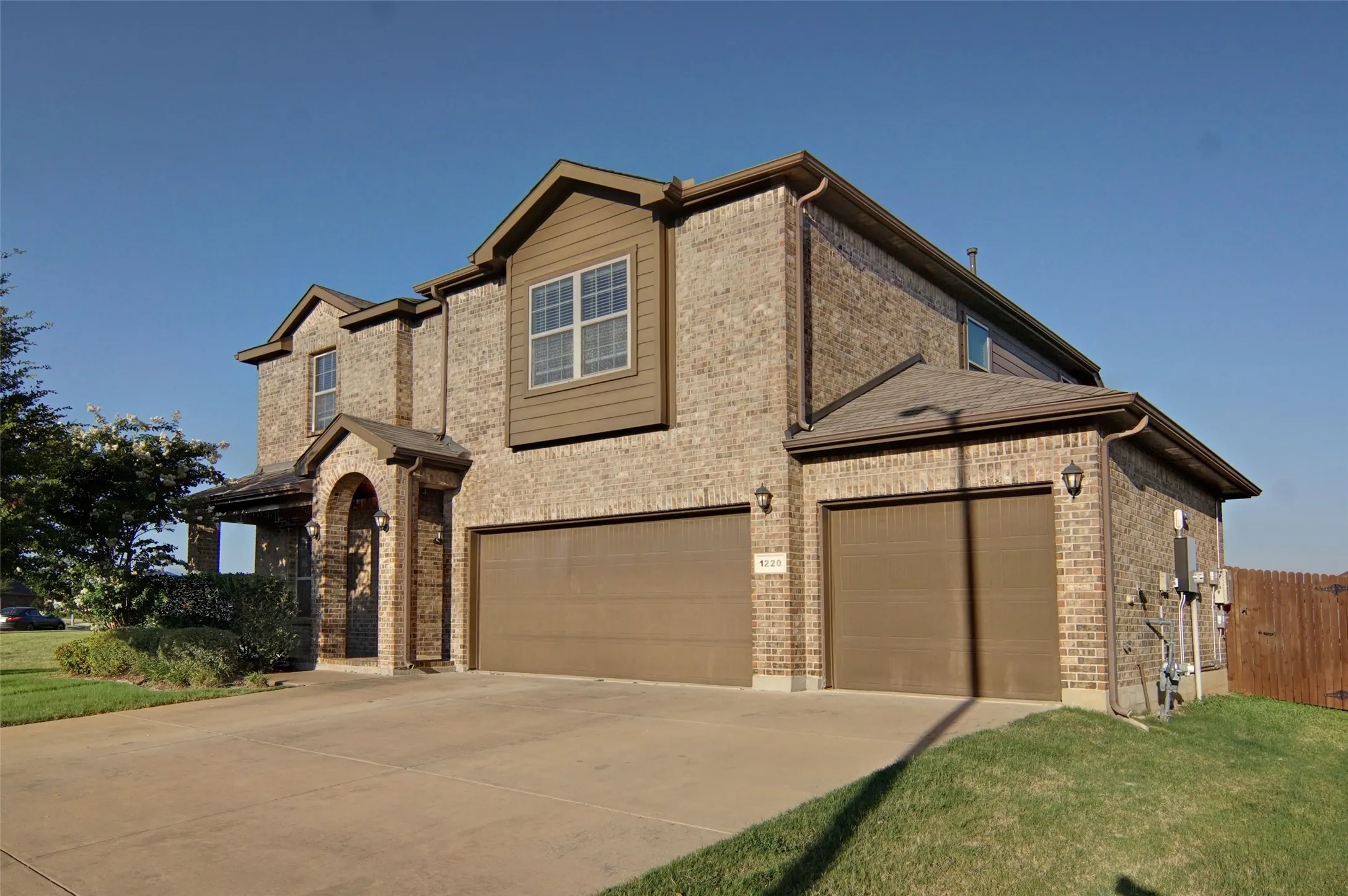 Single Family Residence For Sale in Tarrant County , 1220 Beestone Drive, Saginaw, Texas 76131, 4 Bedroom, 3 Bathroom, 3 Garage spaces, 3,001 Sqft, built in 2018, mls#21345177, Real Estate Agent in Saginaw, Homes For Sale in Tarrant county, Homes For Sale in Saginaw, Realtor in Saginaw Texas, Real Estate Brokerage Independent Realty Texas, Luminita Cordes Realtor