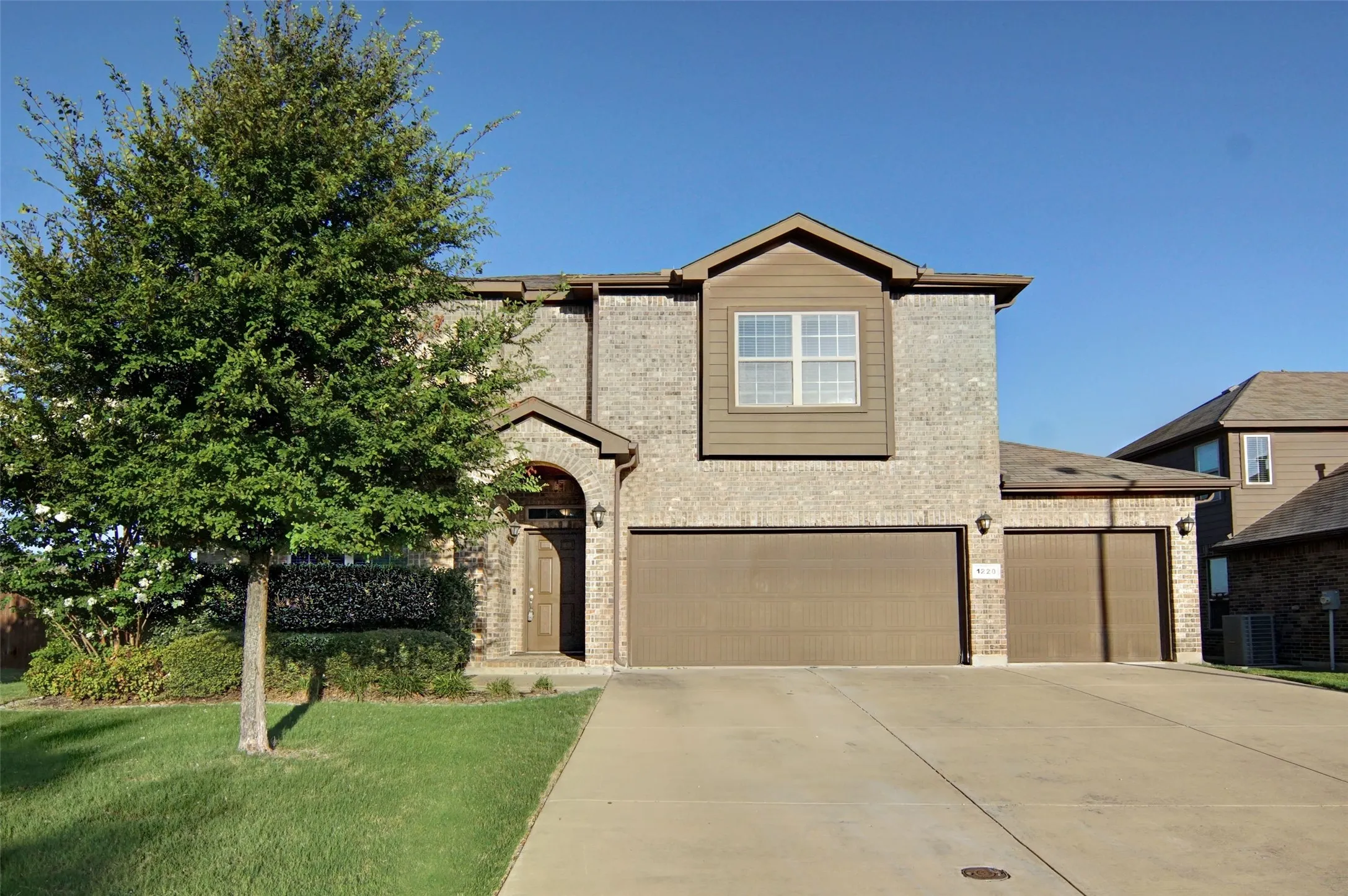 Single Family Residence For Sale in Tarrant County , 1220 Beestone Drive, Saginaw, Texas 76131, 4 Bedroom, 3 Bathroom, 3 Garage spaces, 3,001 Sqft, built in 2018, mls#21345177, Real Estate Agent in Saginaw, Homes For Sale in Tarrant county, Homes For Sale in Saginaw, Realtor in Saginaw Texas, Real Estate Brokerage Independent Realty Texas, Luminita Cordes Realtor