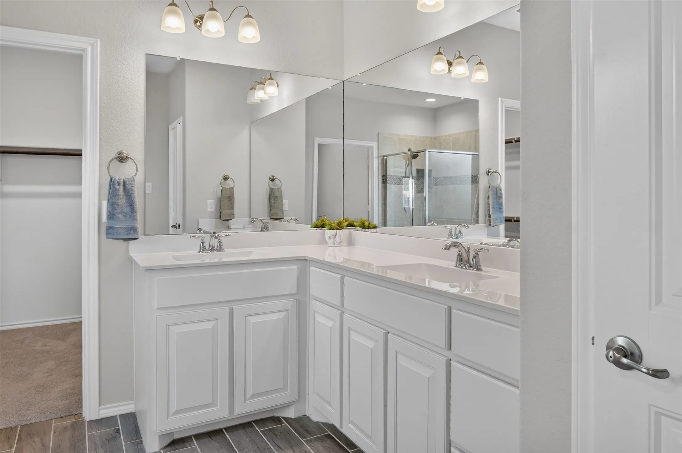 Single Family Residence For Sale in Tarrant County , 1220 Beestone Drive, Saginaw, Texas 76131, 4 Bedroom, 3 Bathroom, 3 Garage spaces, 3,001 Sqft, built in 2018, mls#21345177, Real Estate Agent in Saginaw, Homes For Sale in Tarrant county, Homes For Sale in Saginaw, Realtor in Saginaw Texas, Real Estate Brokerage Independent Realty Texas, Luminita Cordes Realtor