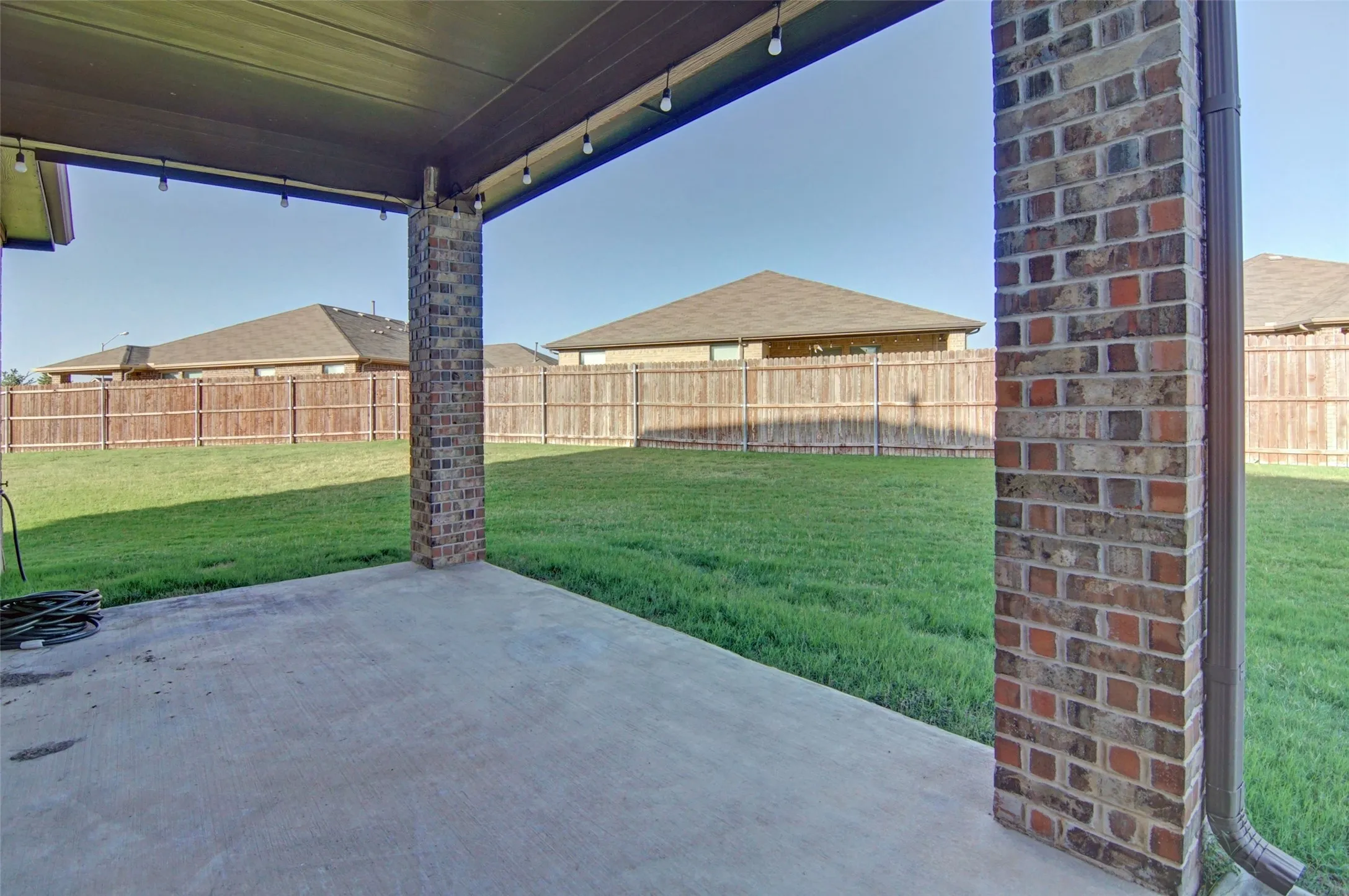 Single Family Residence For Sale in Tarrant County , 1220 Beestone Drive, Saginaw, Texas 76131, 4 Bedroom, 3 Bathroom, 3 Garage spaces, 3,001 Sqft, built in 2018, mls#21345177, Real Estate Agent in Saginaw, Homes For Sale in Tarrant county, Homes For Sale in Saginaw, Realtor in Saginaw Texas, Real Estate Brokerage Independent Realty Texas, Luminita Cordes Realtor
