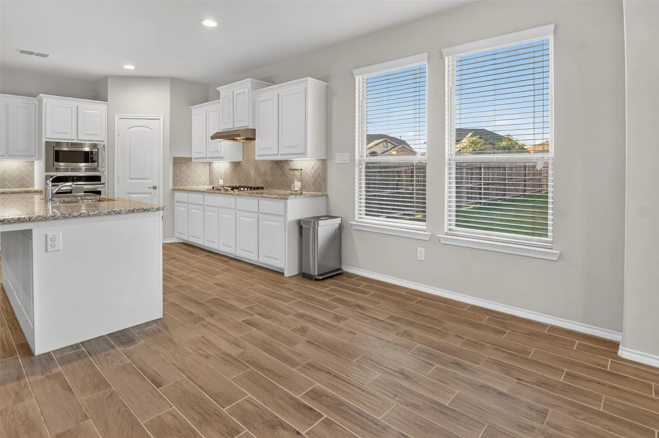 Single Family Residence For Sale in Tarrant County , 1220 Beestone Drive, Saginaw, Texas 76131, 4 Bedroom, 3 Bathroom, 3 Garage spaces, 3,001 Sqft, built in 2018, mls#21345177, Real Estate Agent in Saginaw, Homes For Sale in Tarrant county, Homes For Sale in Saginaw, Realtor in Saginaw Texas, Real Estate Brokerage Independent Realty Texas, Luminita Cordes Realtor