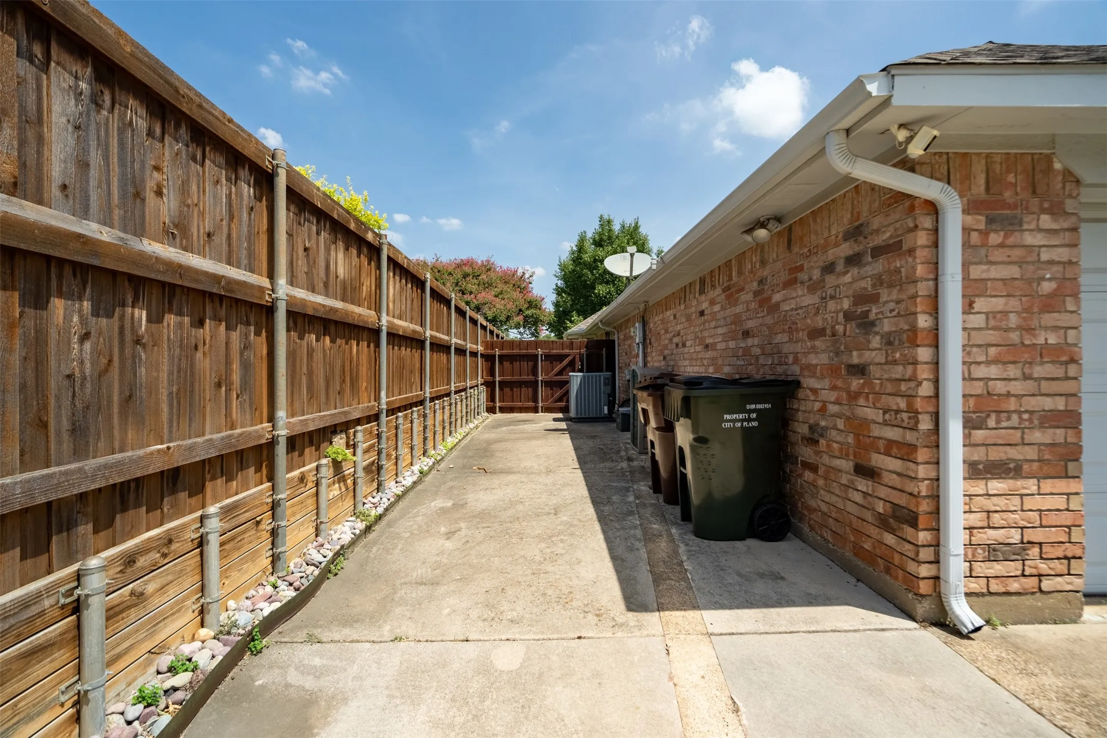 Extended driveway- perfect for Rvs/boats/trailers