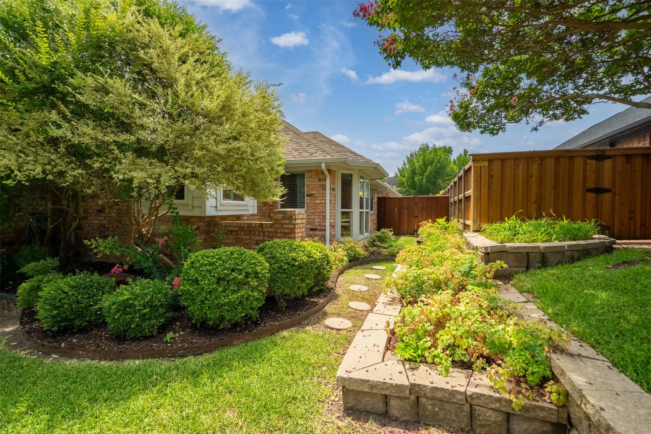 Single Family Residence For Sale in Collin County , 2112 Evergreen Drive, Plano, Texas 75075, 4 Bedroom, 3 Bathroom, 2 Garage spaces, 2,637 Sqft, built in 1983, mls#21345947, Real Estate Agent in Plano, Homes For Sale in Collin county, Homes For Sale in Plano, Realtor in Plano Texas, Real Estate Brokerage Independent Realty Texas, Luminita Cordes Realtor