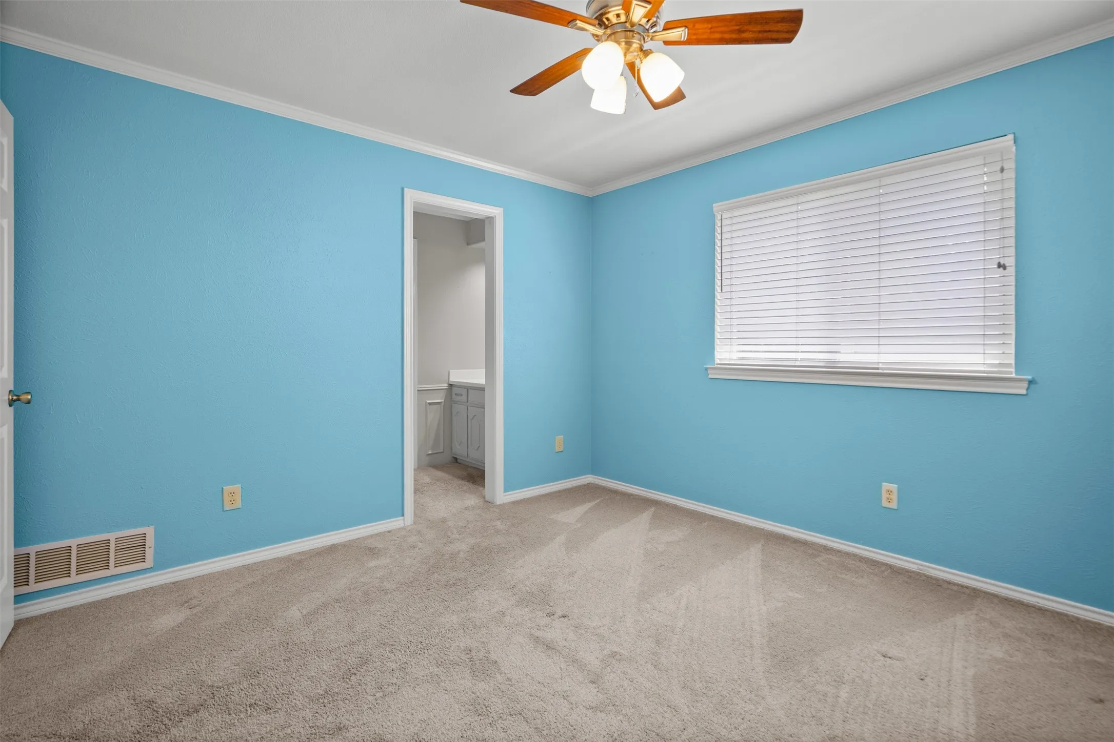 Bedroom 2 with Jack & Jill bathroom