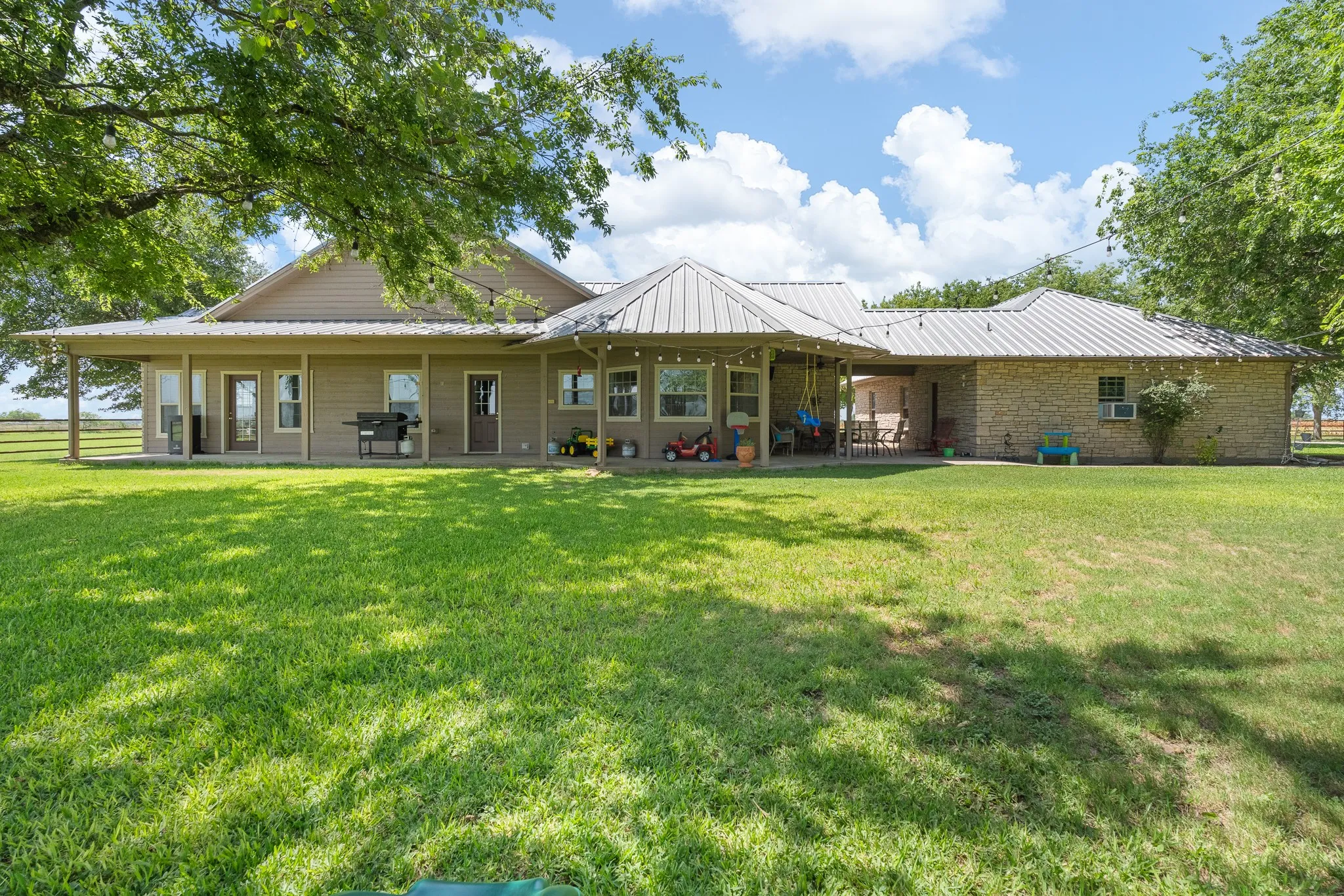 Single Family Residence For Sale in Johnson County , 8648 County Road 1128, Godley, Texas 76044, 3 Bedroom, 2 Bathroom, 2 Garage spaces, 3,268 Sqft, built in 2001, mls#21345066, Real Estate Agent in Godley, Homes For Sale in Johnson county, Homes For Sale in Godley, Realtor in Godley Texas, Real Estate Brokerage Independent Realty Texas, Luminita Cordes Realtor
