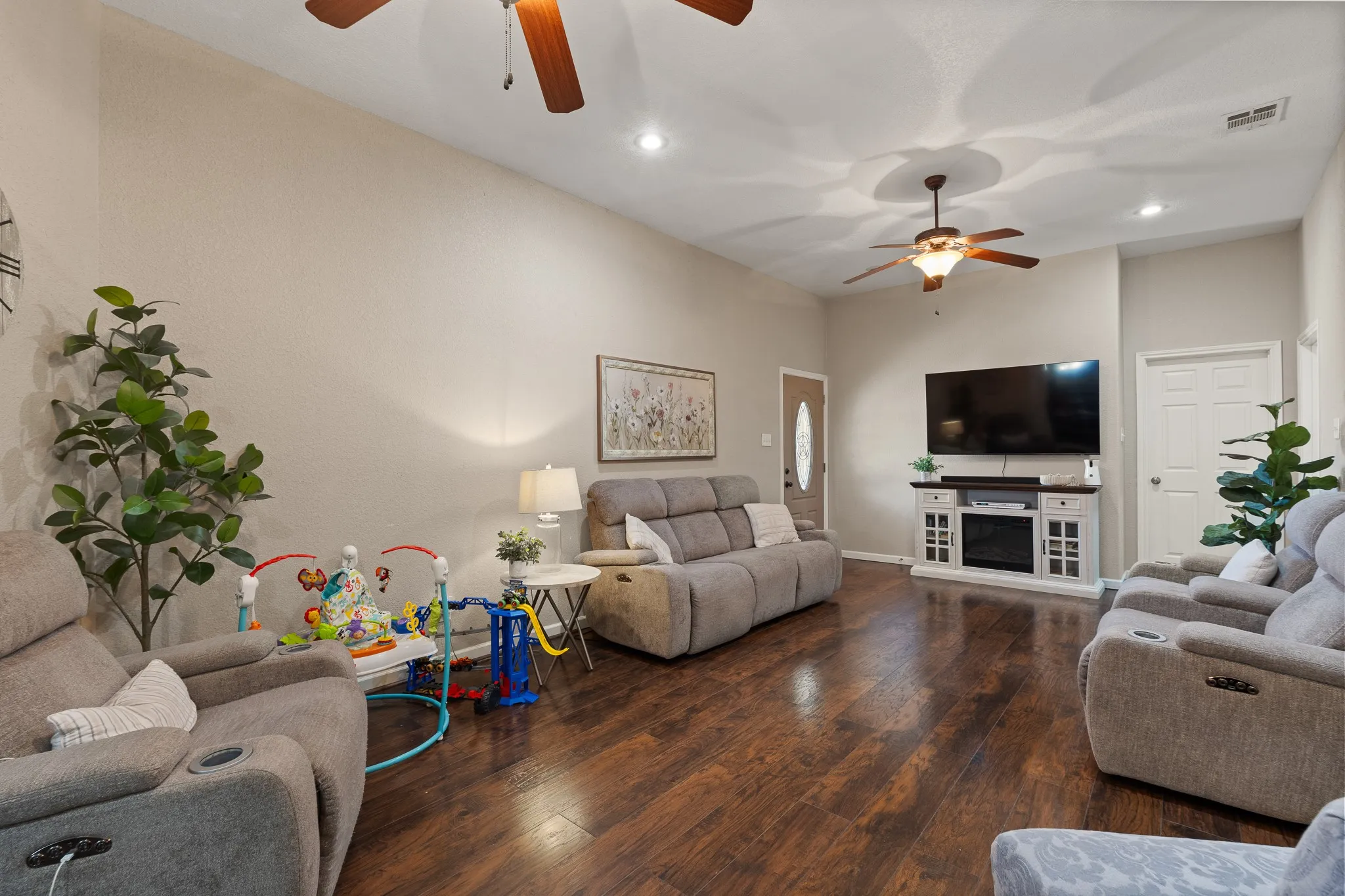 Single Family Residence For Sale in Johnson County , 8648 County Road 1128, Godley, Texas 76044, 3 Bedroom, 2 Bathroom, 2 Garage spaces, 3,268 Sqft, built in 2001, mls#21345066, Real Estate Agent in Godley, Homes For Sale in Johnson county, Homes For Sale in Godley, Realtor in Godley Texas, Real Estate Brokerage Independent Realty Texas, Luminita Cordes Realtor