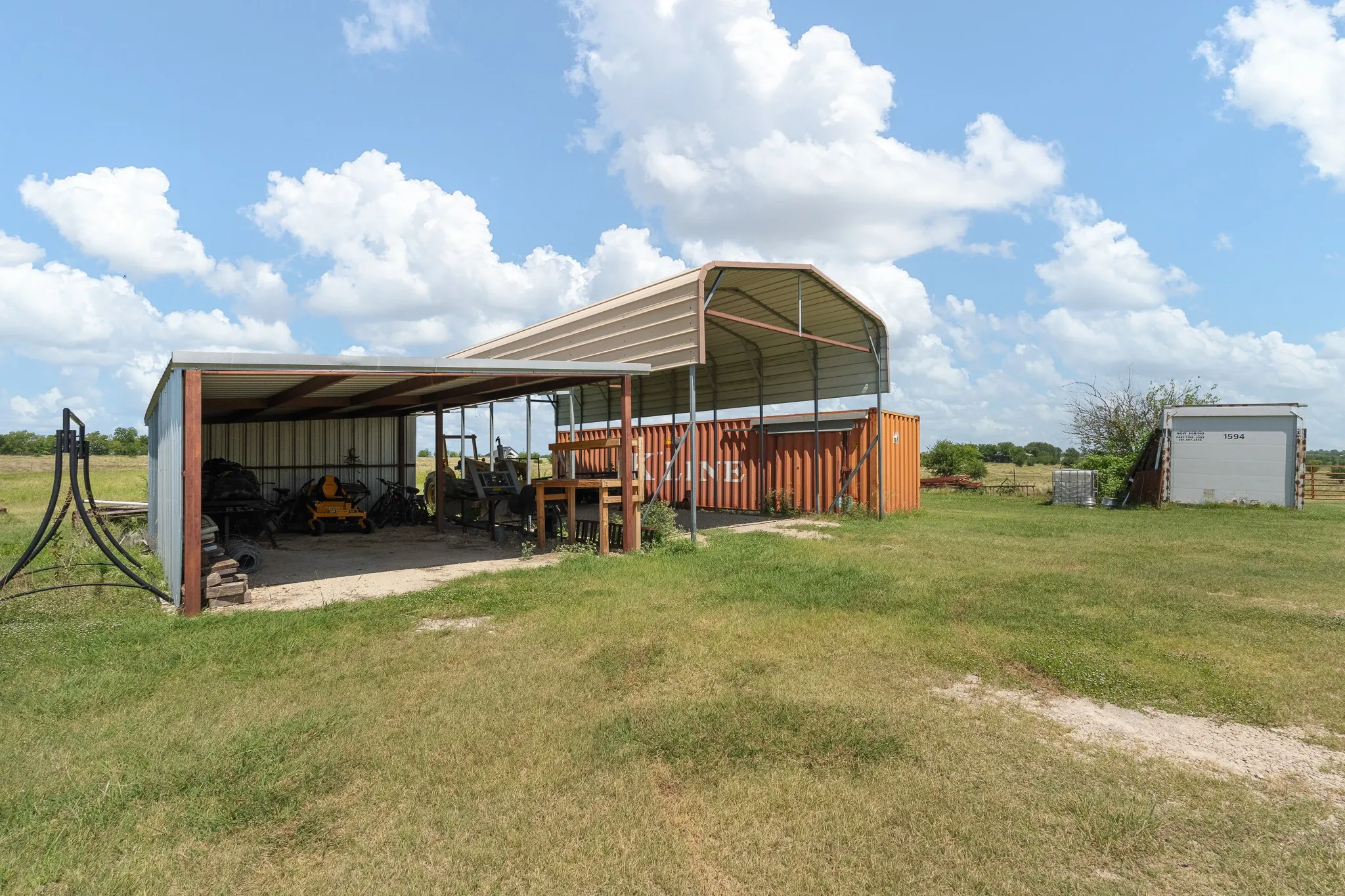 Single Family Residence For Sale in Johnson County , 8648 County Road 1128, Godley, Texas 76044, 3 Bedroom, 2 Bathroom, 2 Garage spaces, 3,268 Sqft, built in 2001, mls#21345066, Real Estate Agent in Godley, Homes For Sale in Johnson county, Homes For Sale in Godley, Realtor in Godley Texas, Real Estate Brokerage Independent Realty Texas, Luminita Cordes Realtor