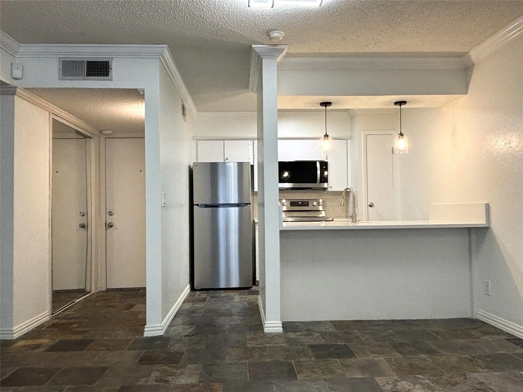 Condominium For Rent in Dallas County , 4859 Cedar Springs Road 255, Dallas, Texas 75219, 1 Bedroom, 1 Bathroom, Garage spaces, 665 Sqft, built in 1970, mls#21346272, Real Estate Agent in Dallas, Homes For Rent in Dallas county, Homes For Rent in Dallas, Realtor in Dallas Texas, Real Estate Brokerage Independent Realty Texas, Luminita Cordes Realtor