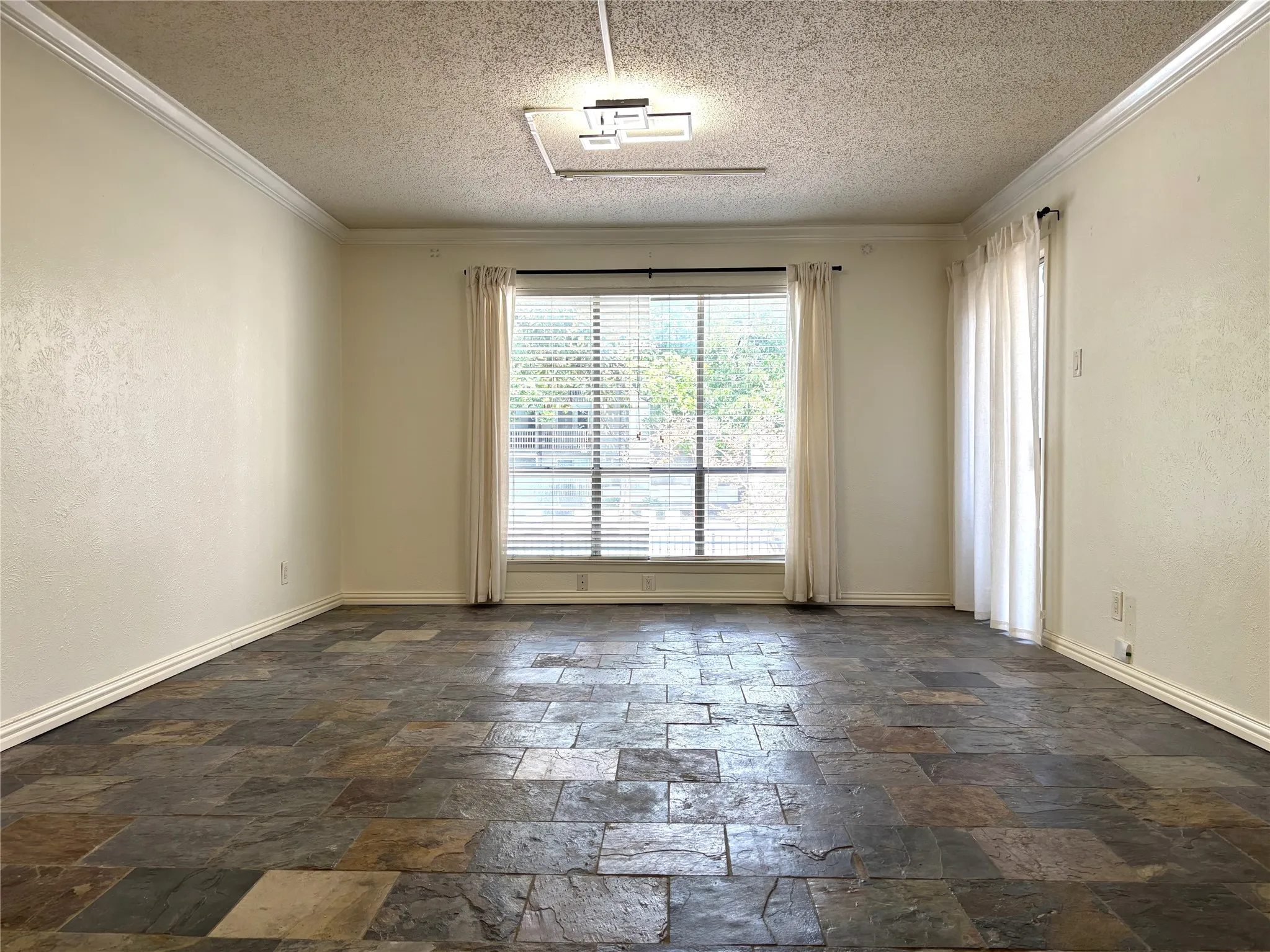 Condominium For Rent in Dallas County , 4859 Cedar Springs Road 255, Dallas, Texas 75219, 1 Bedroom, 1 Bathroom, Garage spaces, 665 Sqft, built in 1970, mls#21346272, Real Estate Agent in Dallas, Homes For Rent in Dallas county, Homes For Rent in Dallas, Realtor in Dallas Texas, Real Estate Brokerage Independent Realty Texas, Luminita Cordes Realtor