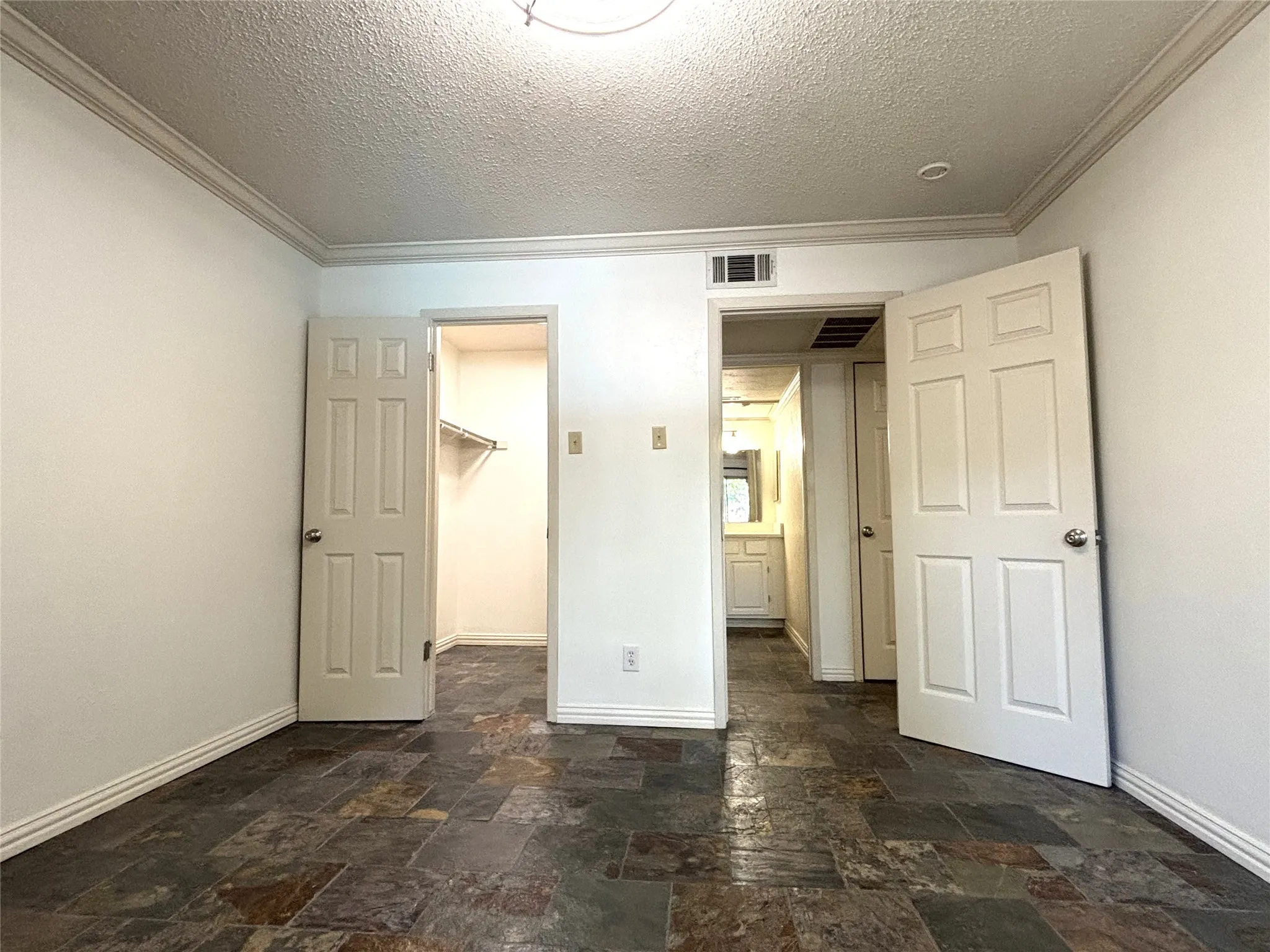 Condominium For Rent in Dallas County , 4859 Cedar Springs Road 255, Dallas, Texas 75219, 1 Bedroom, 1 Bathroom, Garage spaces, 665 Sqft, built in 1970, mls#21346272, Real Estate Agent in Dallas, Homes For Rent in Dallas county, Homes For Rent in Dallas, Realtor in Dallas Texas, Real Estate Brokerage Independent Realty Texas, Luminita Cordes Realtor