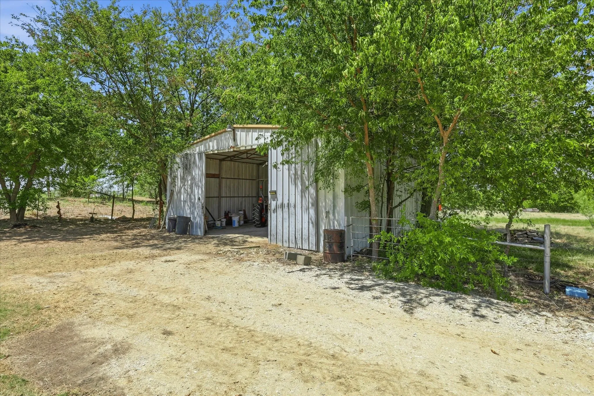 Single Family Residence For Sale in Denton County , 8766 Webb Road, Ponder, Texas 76259, 4 Bedroom, 3 Bathroom, 2 Garage spaces, 2,372 Sqft, built in 1984, mls#21346273, Real Estate Agent in Ponder, Homes For Sale in Denton county, Homes For Sale in Ponder, Realtor in Ponder Texas, Real Estate Brokerage Independent Realty Texas, Luminita Cordes Realtor