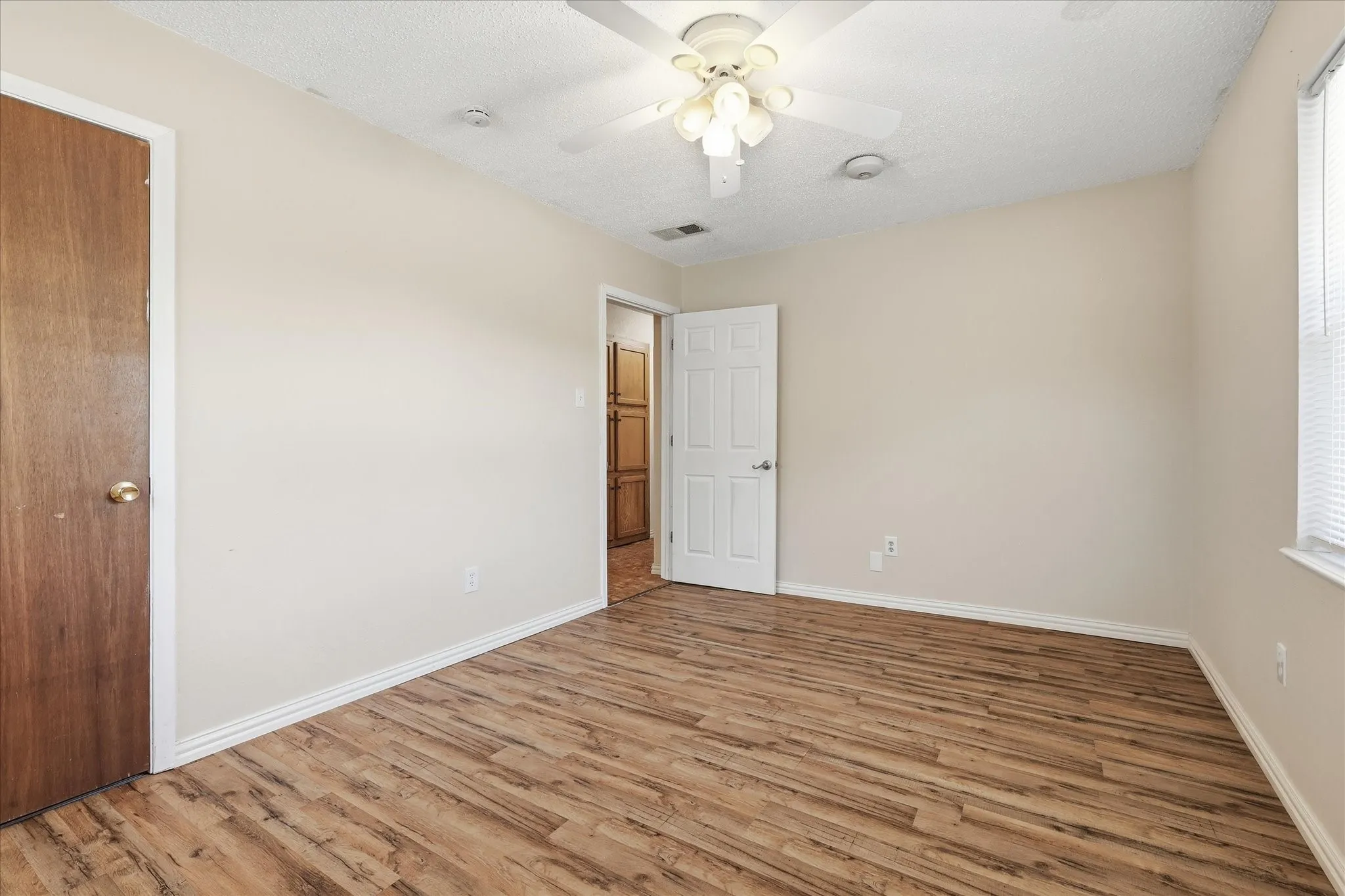 Single Family Residence For Sale in Denton County , 8766 Webb Road, Ponder, Texas 76259, 4 Bedroom, 3 Bathroom, 2 Garage spaces, 2,372 Sqft, built in 1984, mls#21346273, Real Estate Agent in Ponder, Homes For Sale in Denton county, Homes For Sale in Ponder, Realtor in Ponder Texas, Real Estate Brokerage Independent Realty Texas, Luminita Cordes Realtor