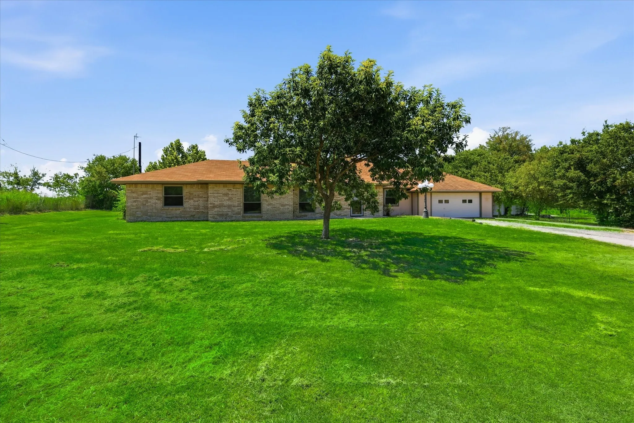 Single Family Residence For Sale in Denton County , 8766 Webb Road, Ponder, Texas 76259, 4 Bedroom, 3 Bathroom, 2 Garage spaces, 2,372 Sqft, built in 1984, mls#21346273, Real Estate Agent in Ponder, Homes For Sale in Denton county, Homes For Sale in Ponder, Realtor in Ponder Texas, Real Estate Brokerage Independent Realty Texas, Luminita Cordes Realtor